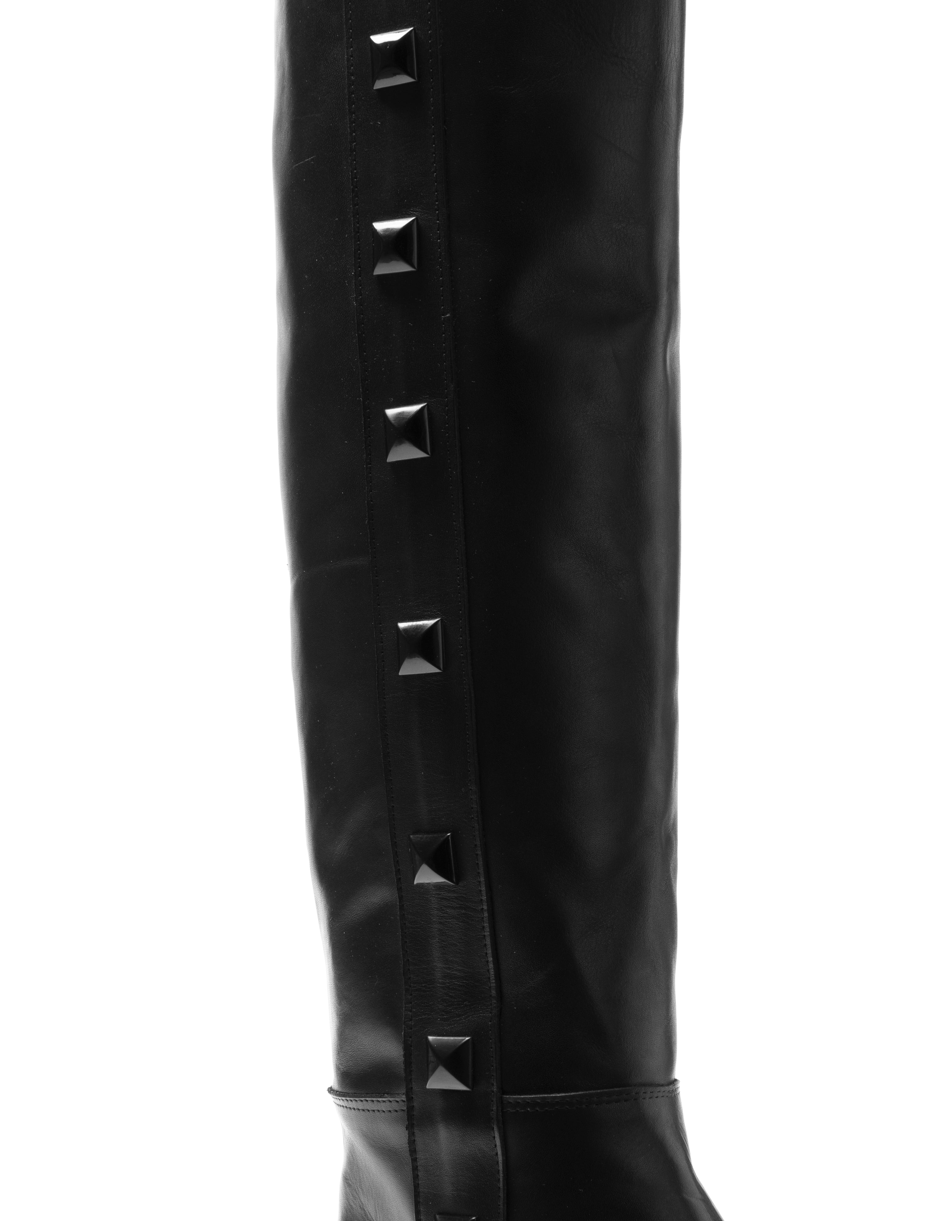 1125_BLACK_PYRAMID - Tubular Boot in Real Leather with Black Pyramid Buttons