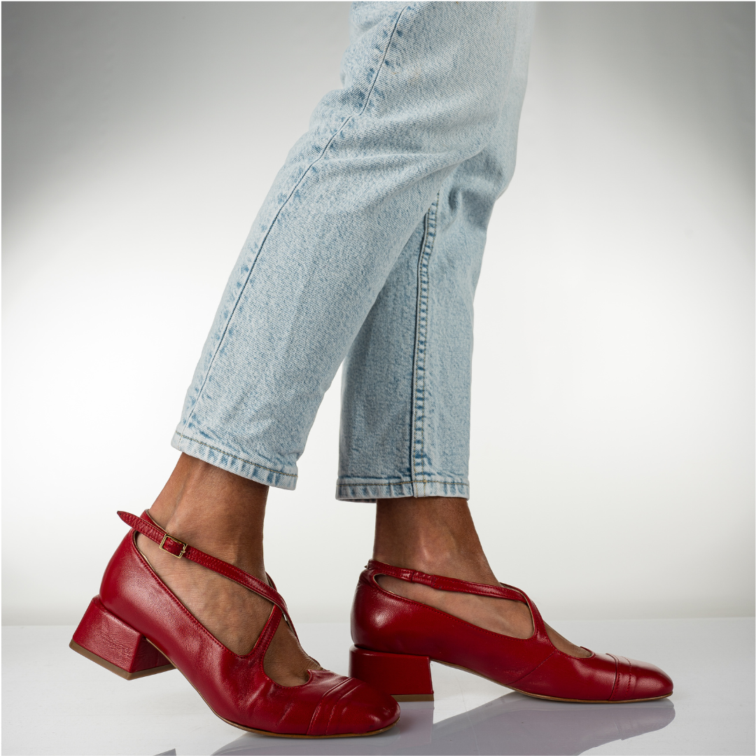 IRINA - Decolleté criss-cross in Pelle Rossa con scollo a cuore e cinturini ad incrocio sul collo del piede con punta quadrata
