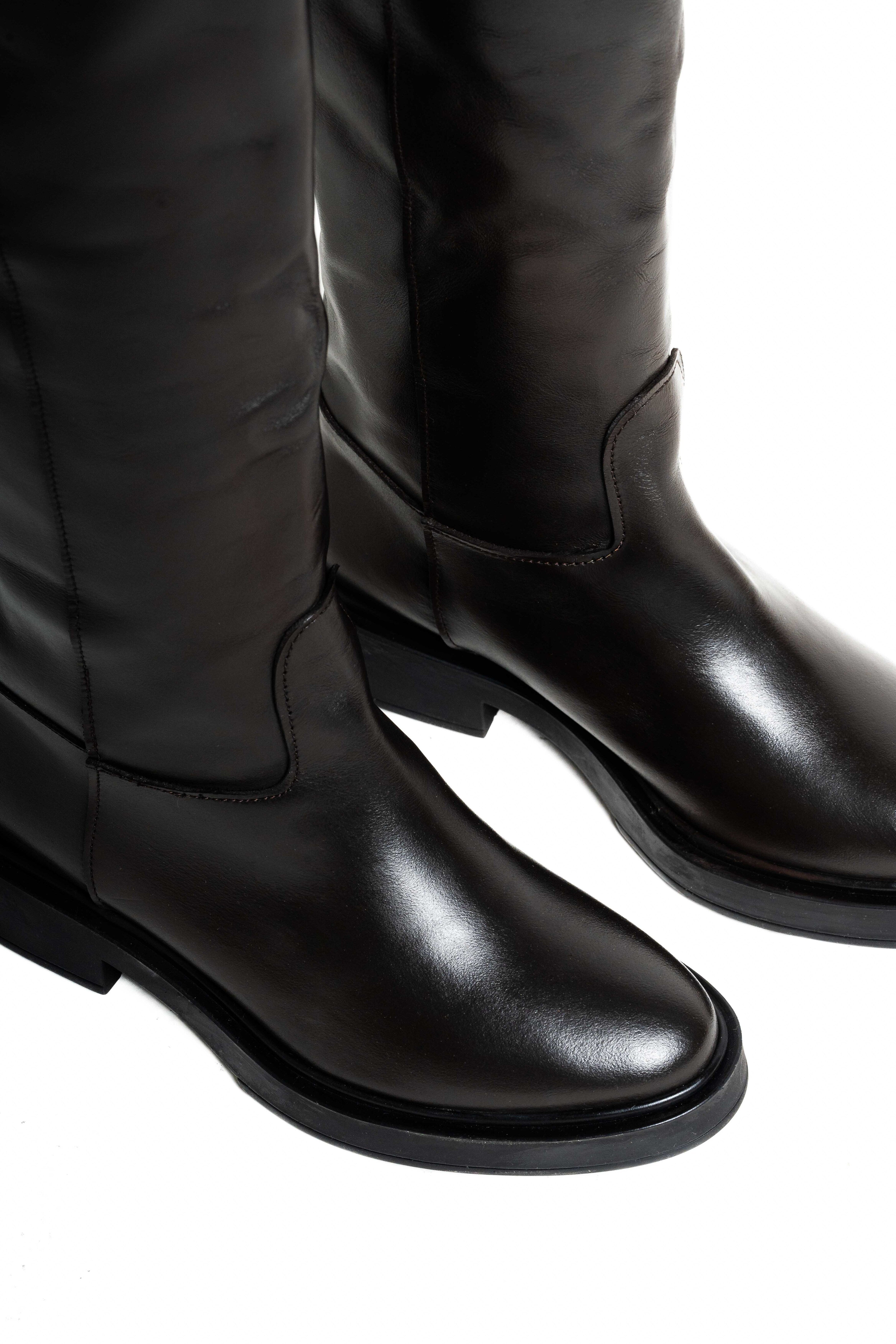 MEDEA - Stivale tubolare in Vera Pelle Testa di Moro con cinturino e accessorio dorato - Fondo in Gomma