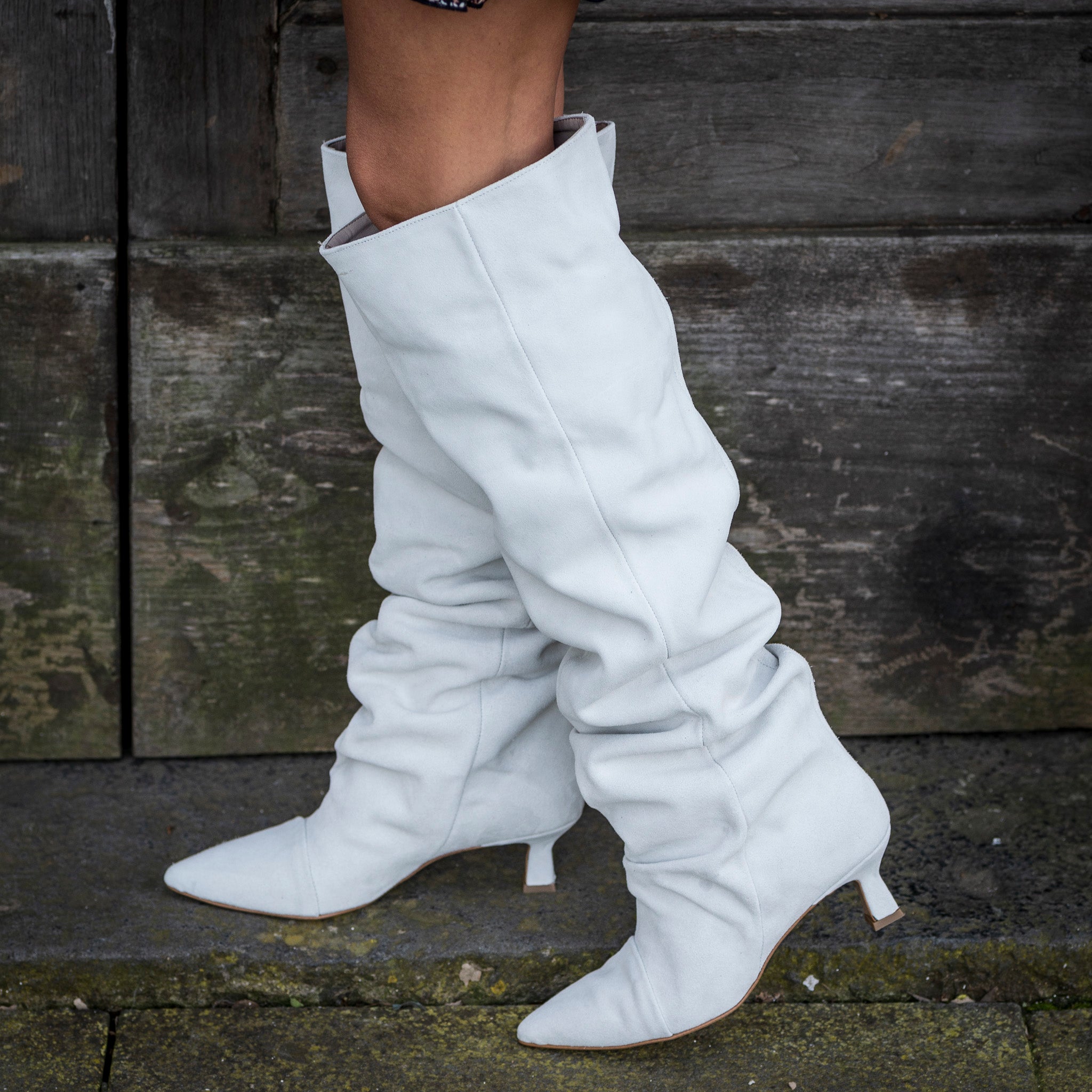 JENNIFER - Stivale tubolare alto al ginocchio in Vero Camoscio Ghiaccio effetto drappeggiato