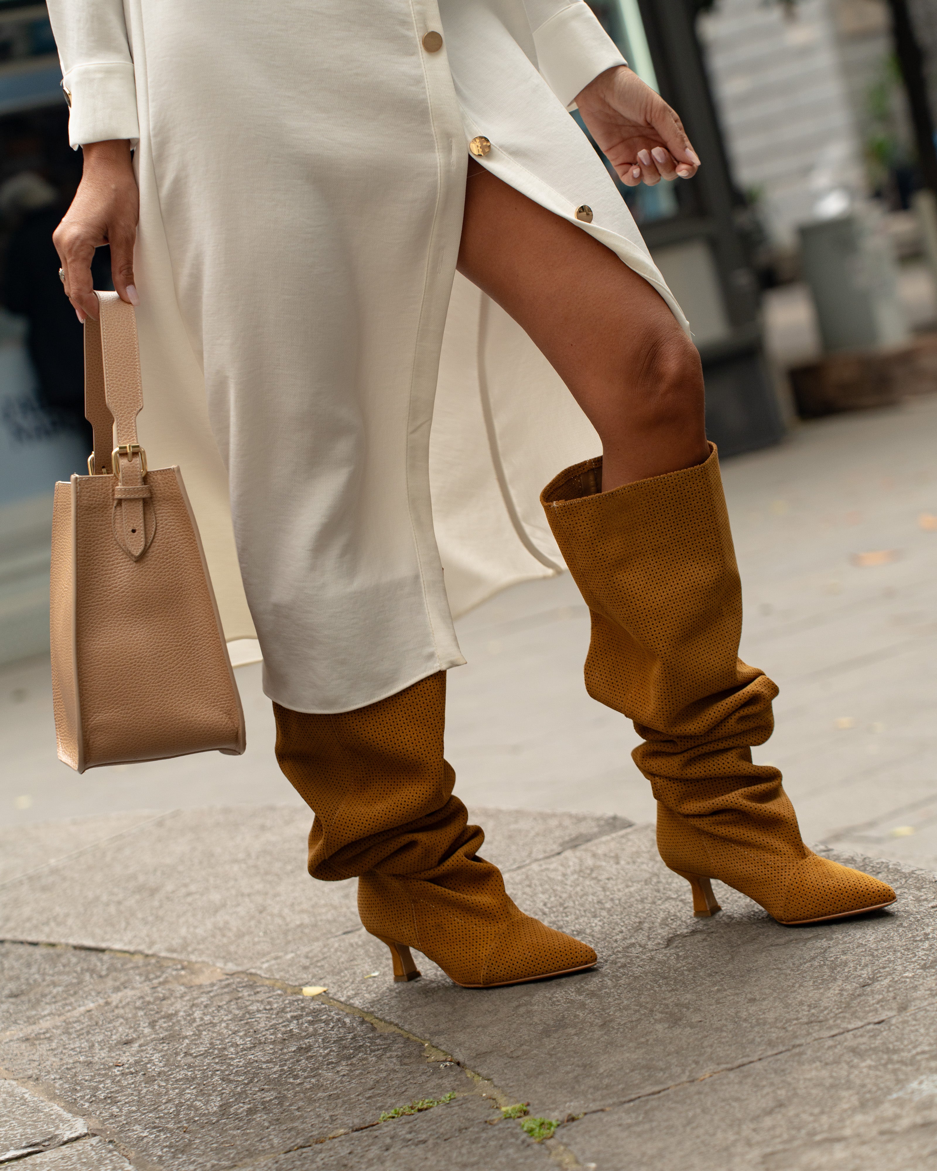 JENNIFER_HOLE - Stivale tubolare alto al ginocchio in Vero Camoscio Cuoio Traforato effetto drappeggiato - Tacco 5 Cm