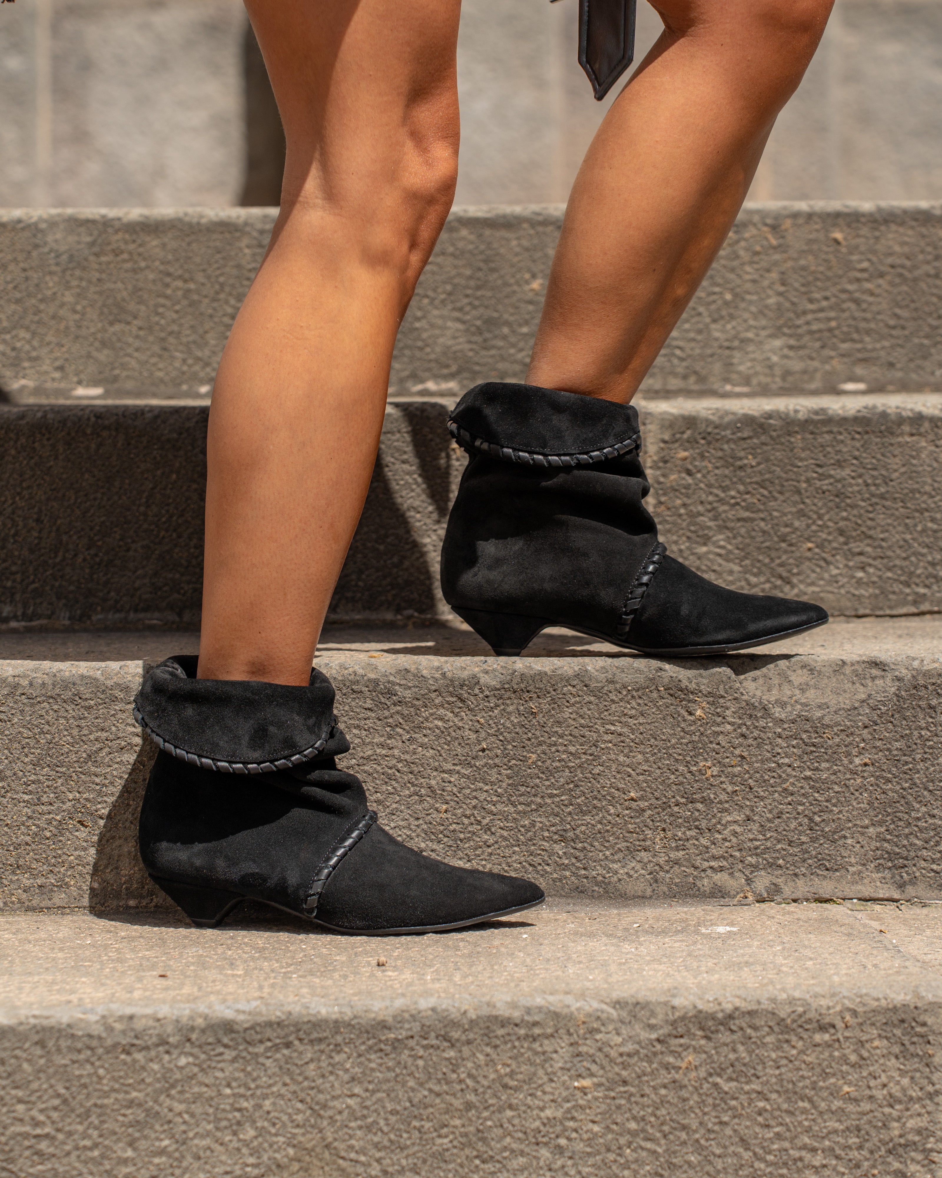 GIVI_FRANGE - Tubular ankle boot in real suede with fringes - 9 cm heel