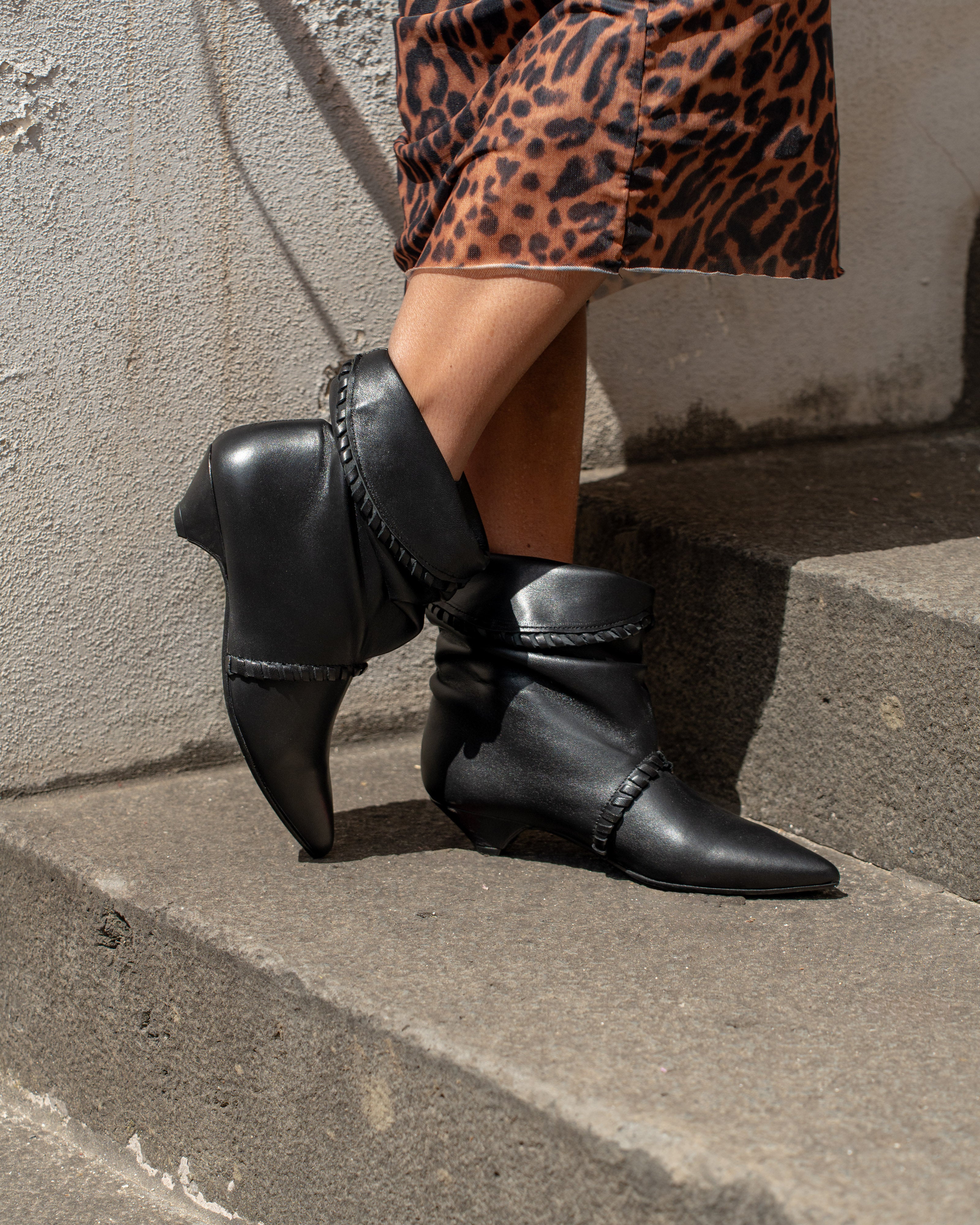 GIVI_FRANGE - Tubular ankle boot in real suede with fringes - 9 cm heel