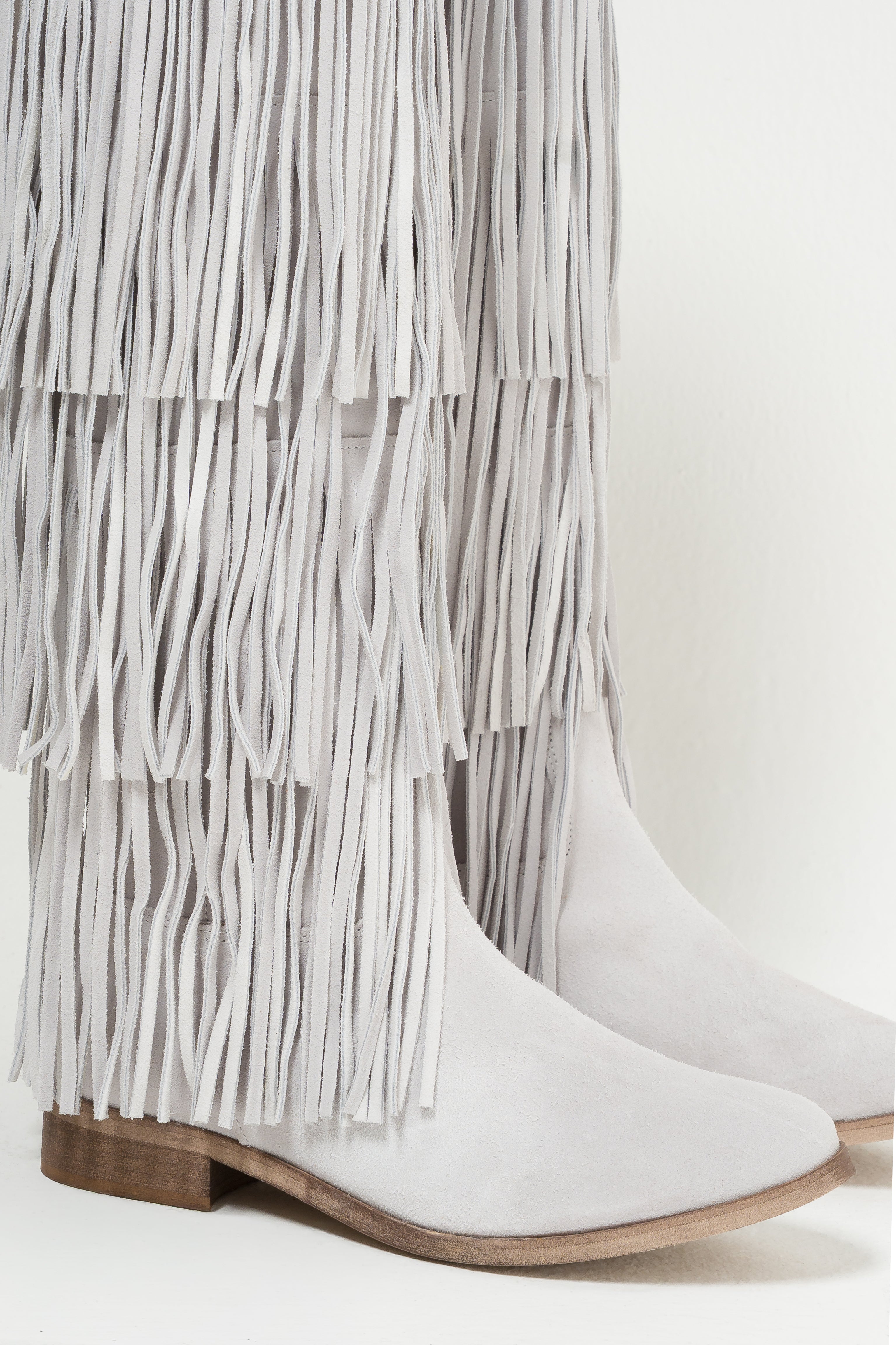 1125_INDIAN - Tubular boot in real suede leather with fringes and Indian mood buttons