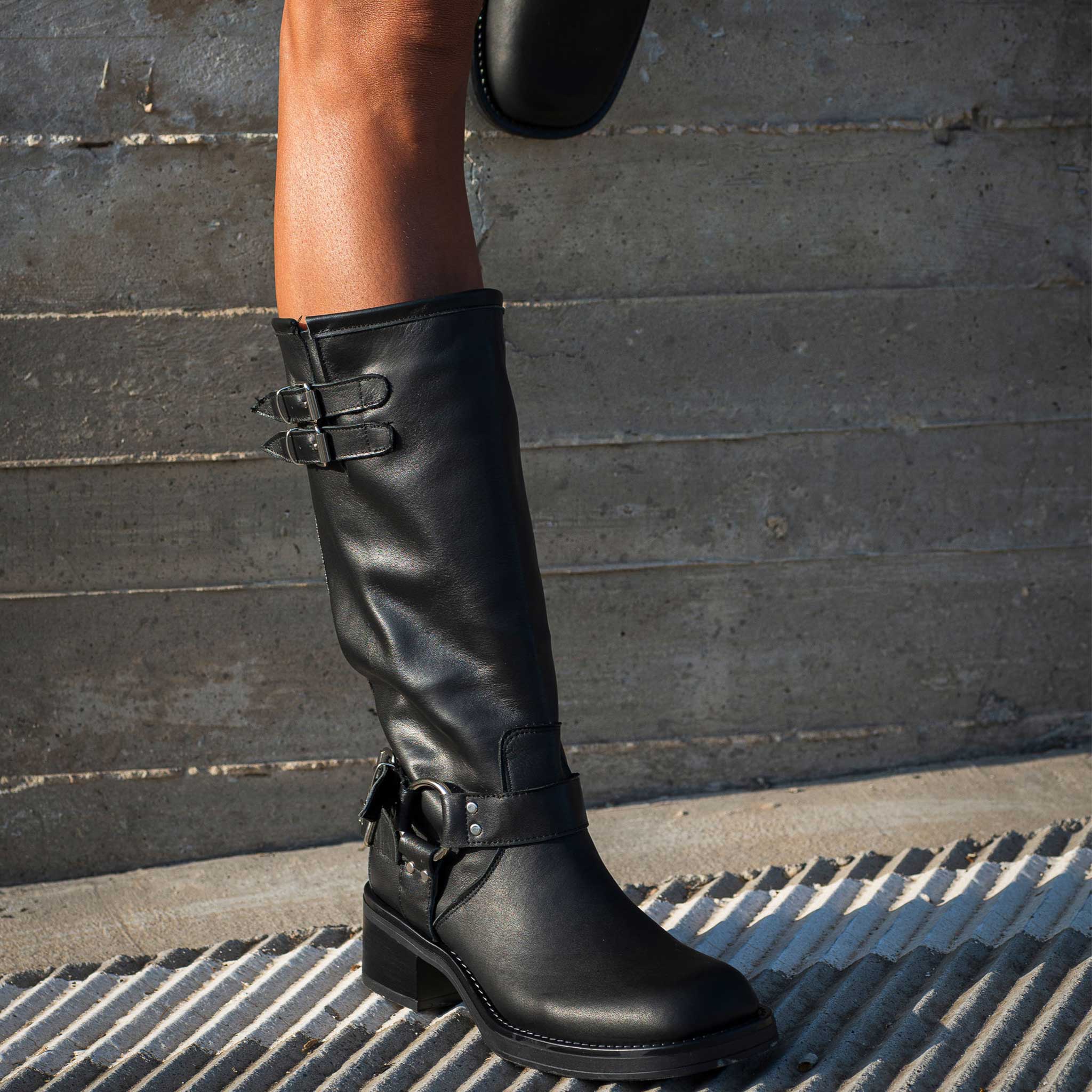 NEVADA - Stivale tubolare mood Biker Anfibio in Vera Pelle Nera con Fondo in Gomma e Fibbie