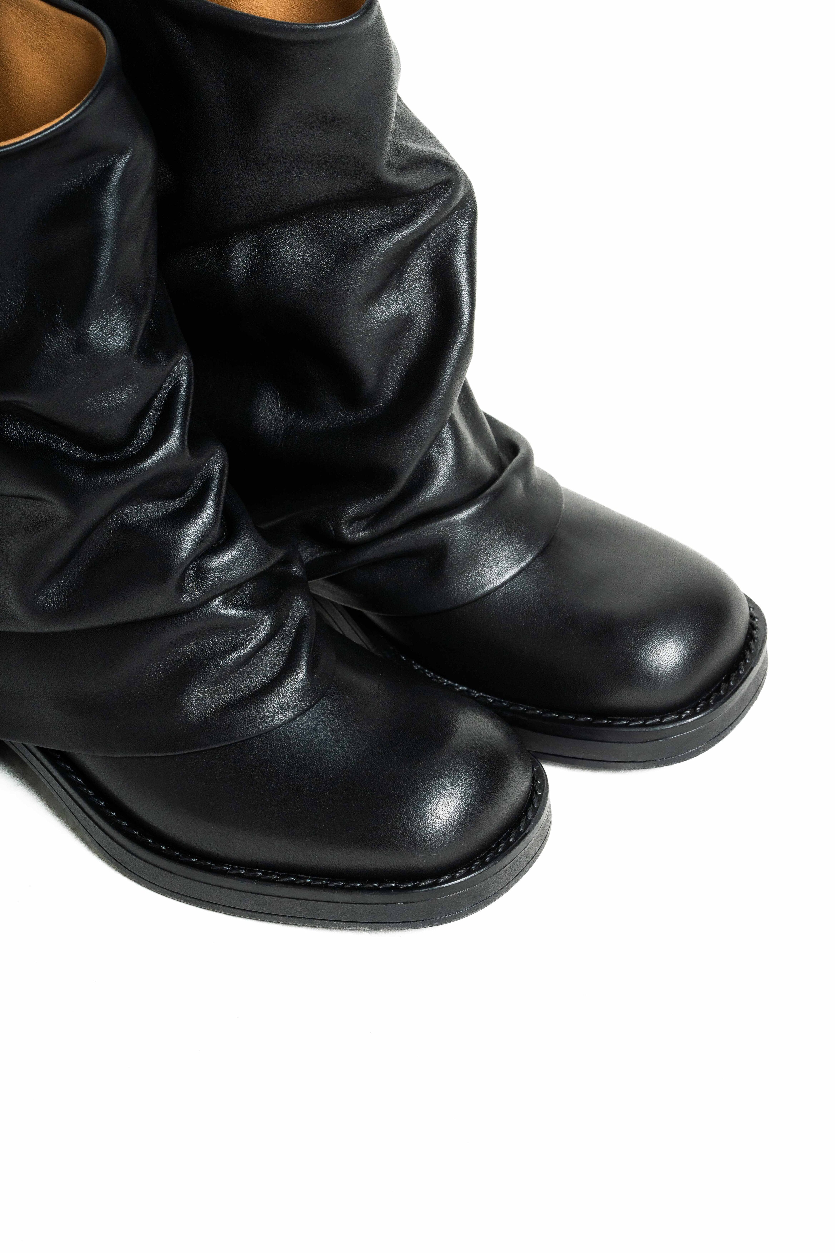 V7 - Bota tubular mood Biker Amphibian en auténtica piel negra con suela de goma y hebillas