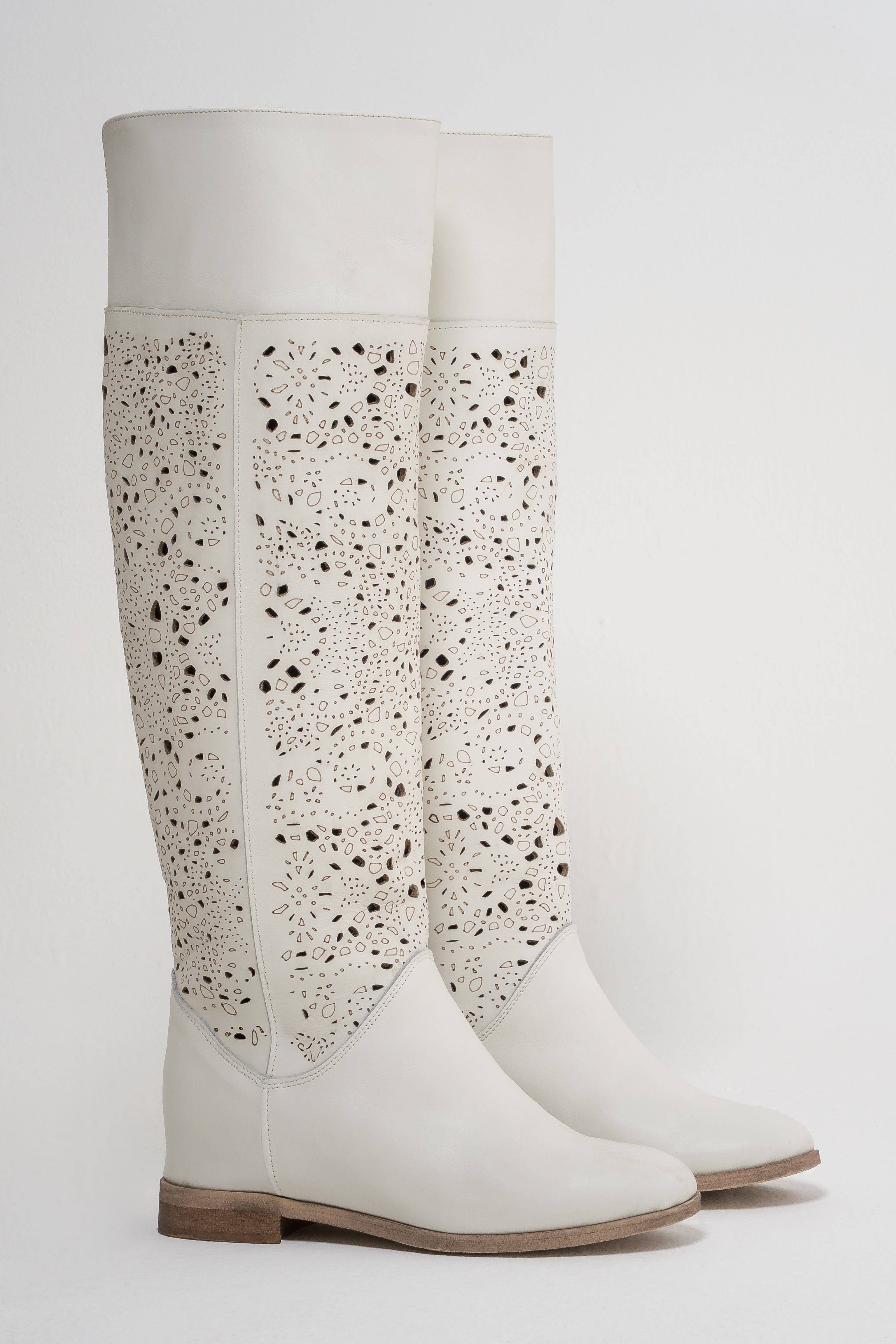 R1205_FLOWER - Knee-high tubular boot in perforated genuine leather with internal lift
