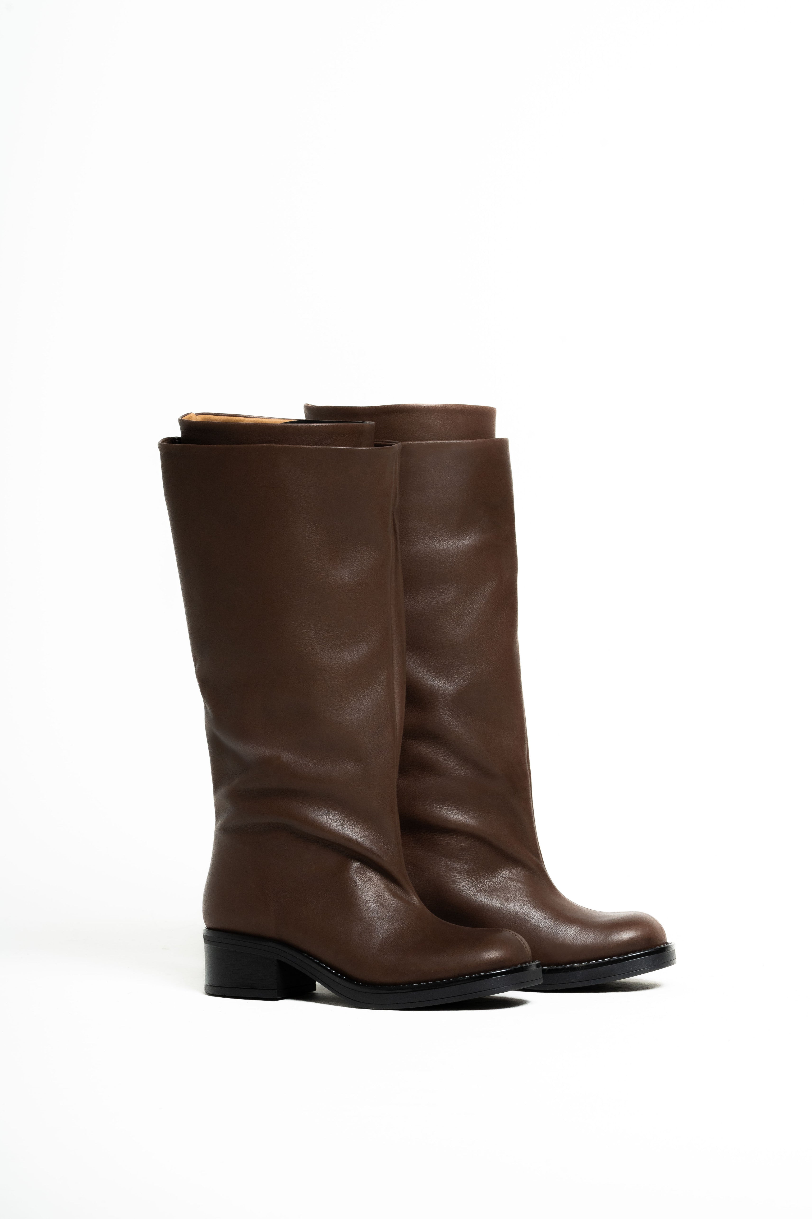 V7 - Bota tubular mood Biker Amphibian en auténtica piel negra con suela de goma y hebillas