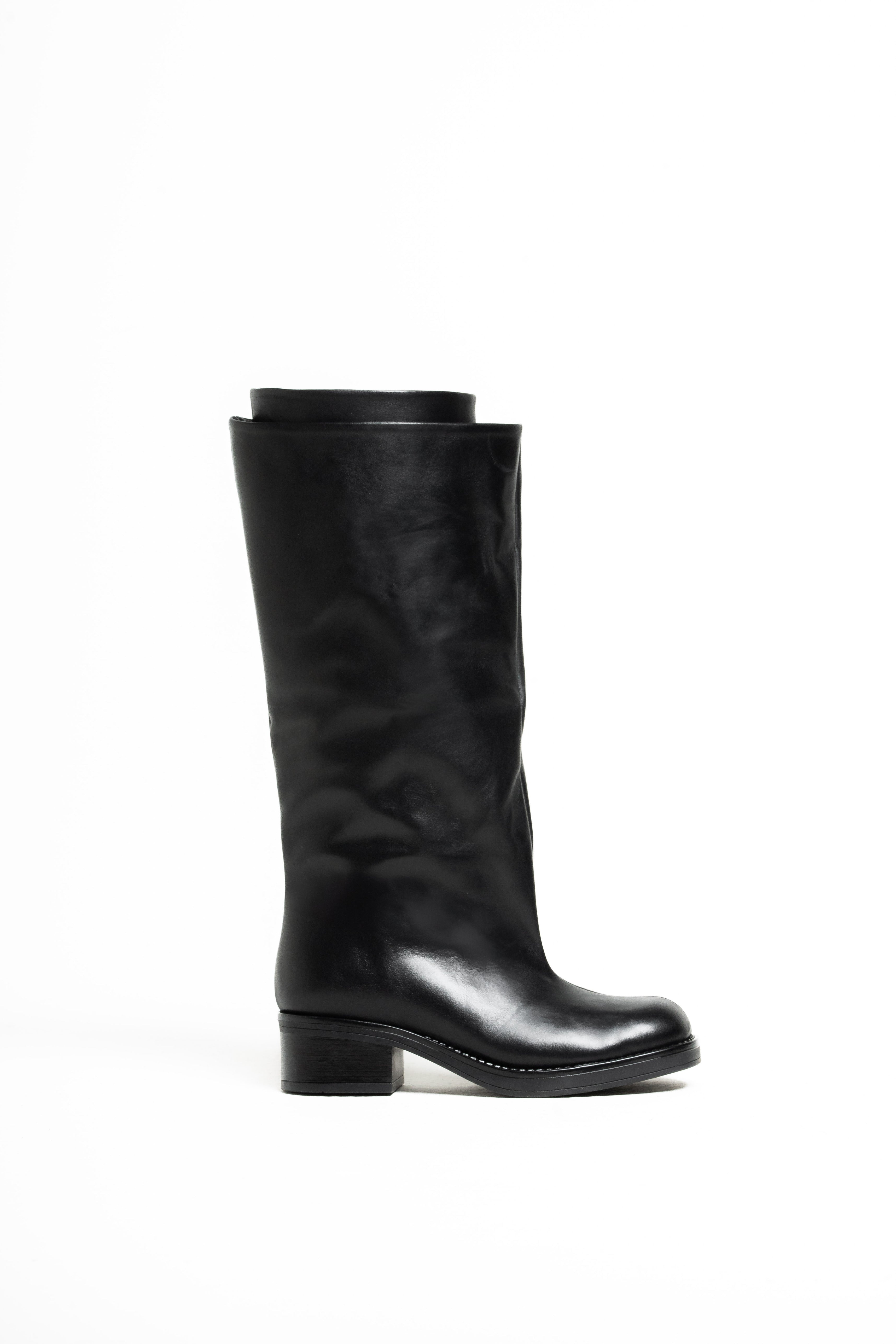 V7 - Bota tubular mood Biker Amphibian en auténtica piel negra con suela de goma y hebillas