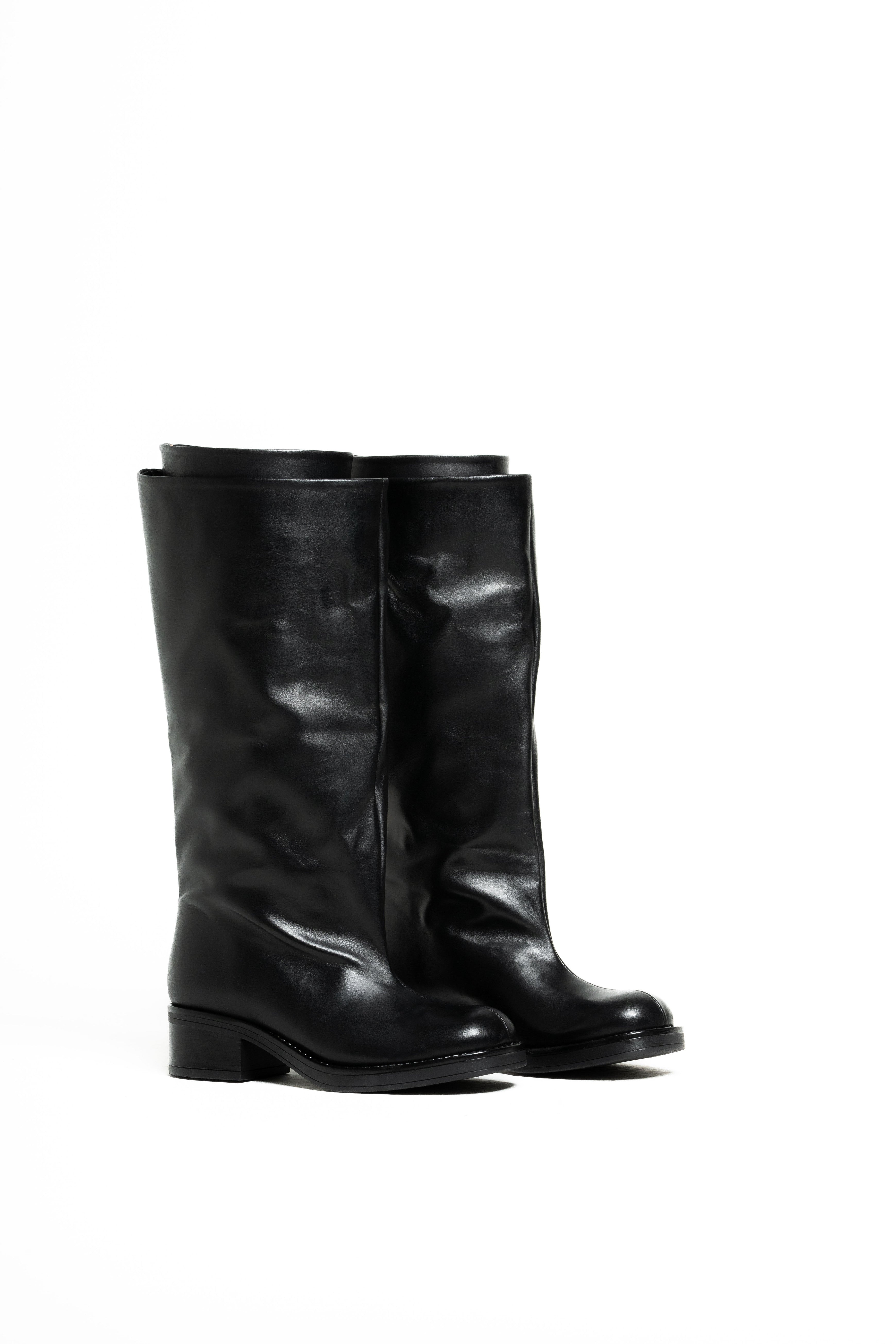 V7 - Bota tubular mood Biker Amphibian en auténtica piel negra con suela de goma y hebillas