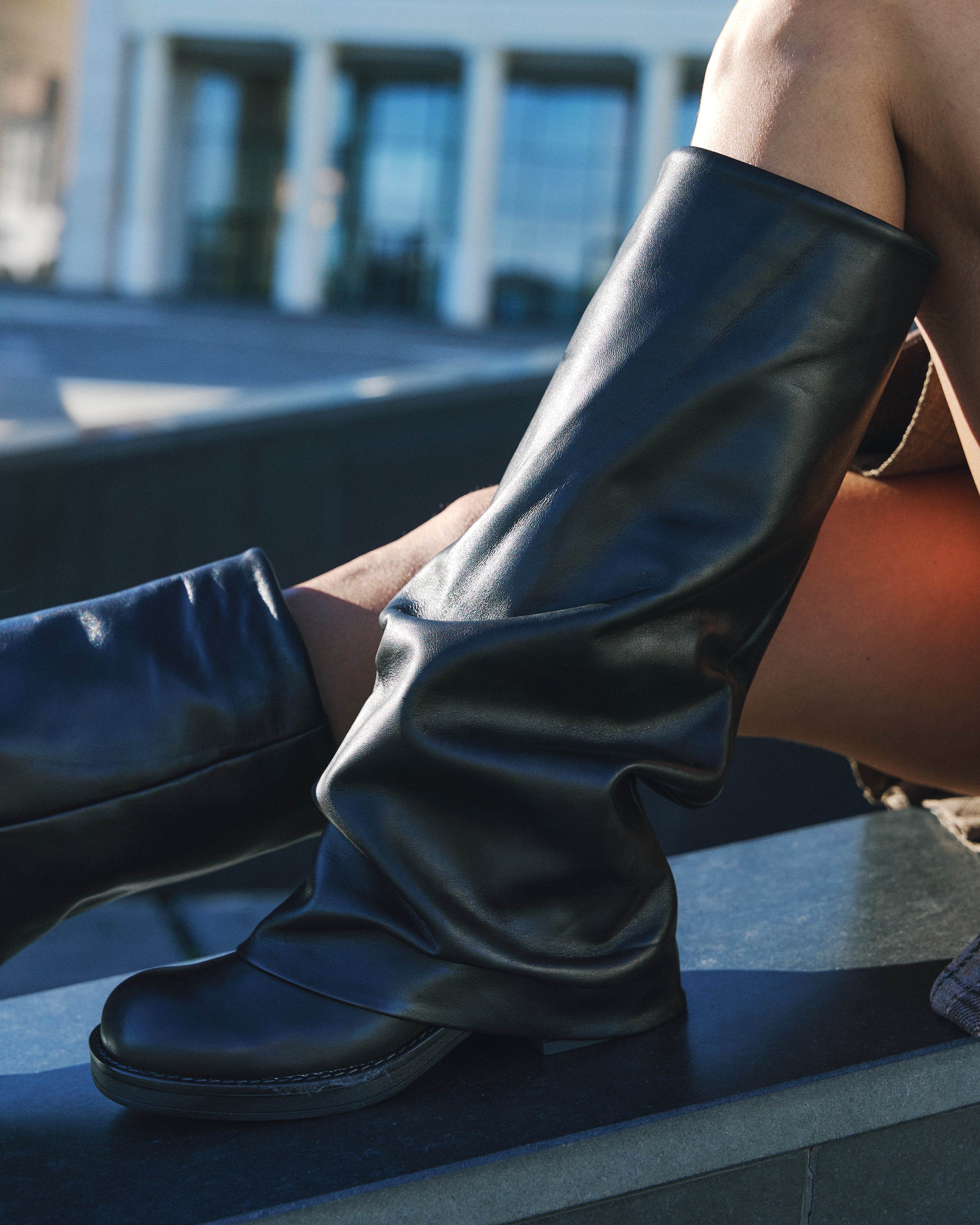 NIKITA - Stivale tubolare mood Biker Anfibio in Vera Pelle Cioccolato con Gambale Risvoltato e Fondo in Gomma