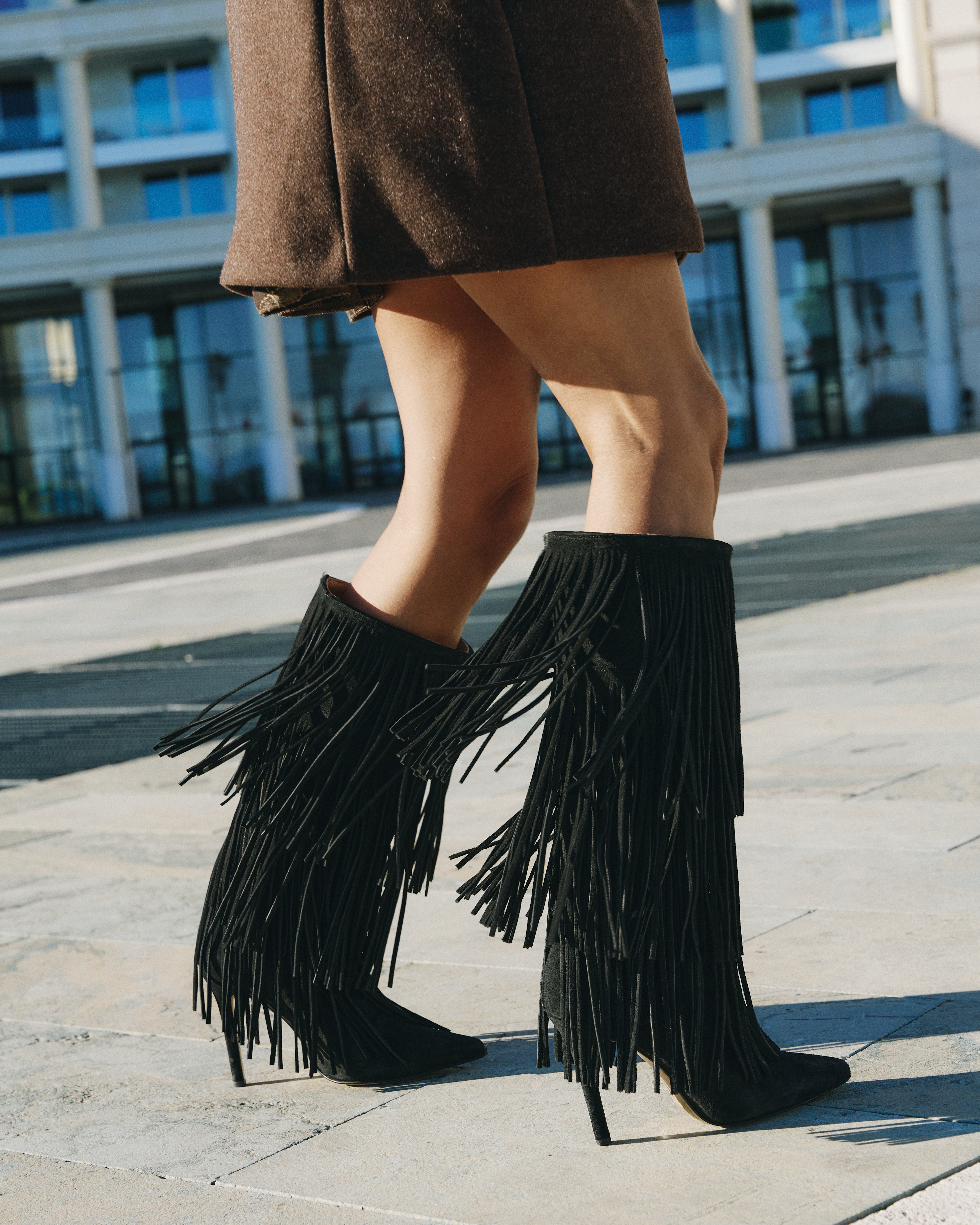 SCARLETT - Stivale Tubolare Sotto al Ginocchio Con Frange in Vero Camoscio Nero - Tacco Stiletto 10,5 Cm