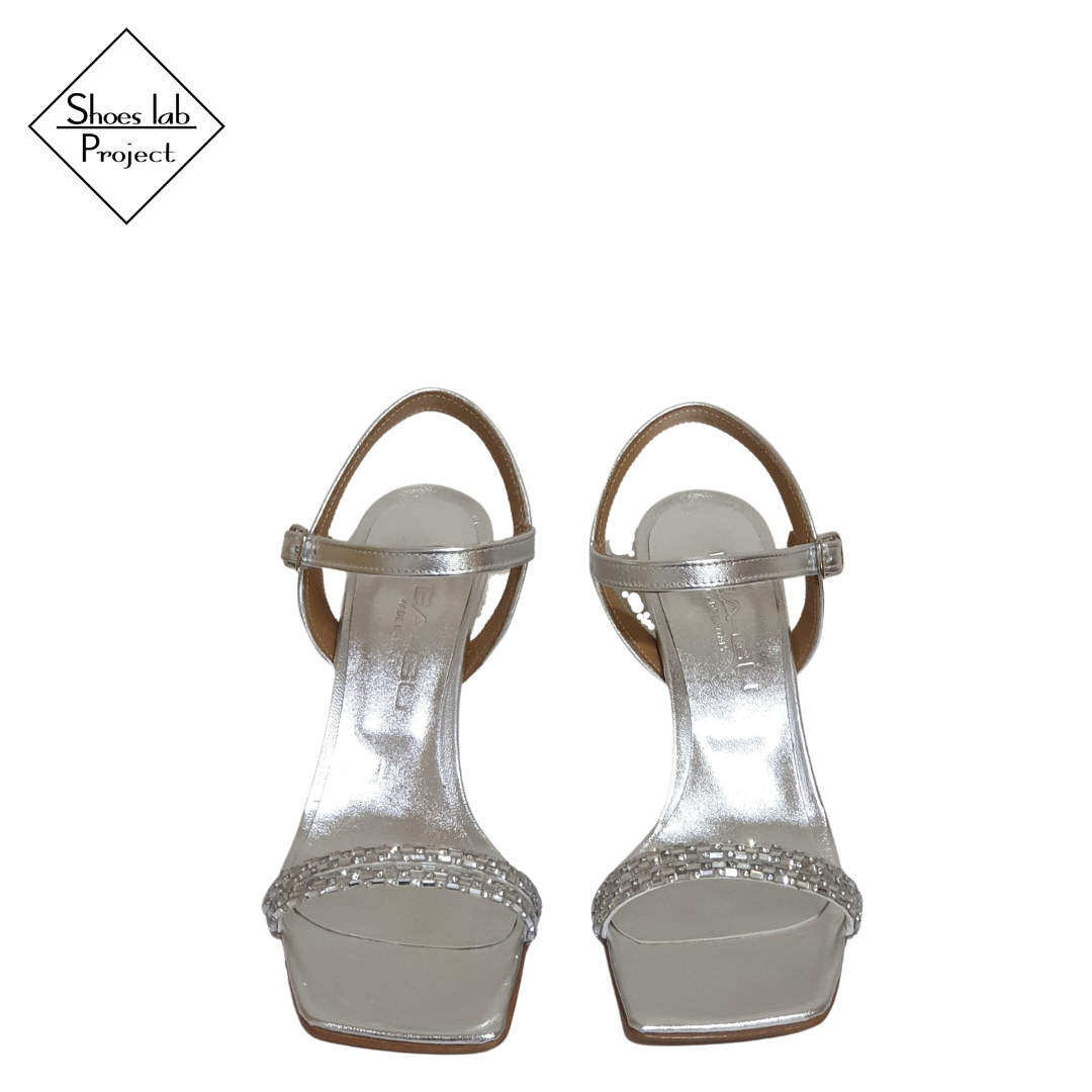 ARTEMIS_DIAMONDS - Sandalo gioiello in Vera Pelle Laminata Argentata con Tacco Rocchetto 7 Cm