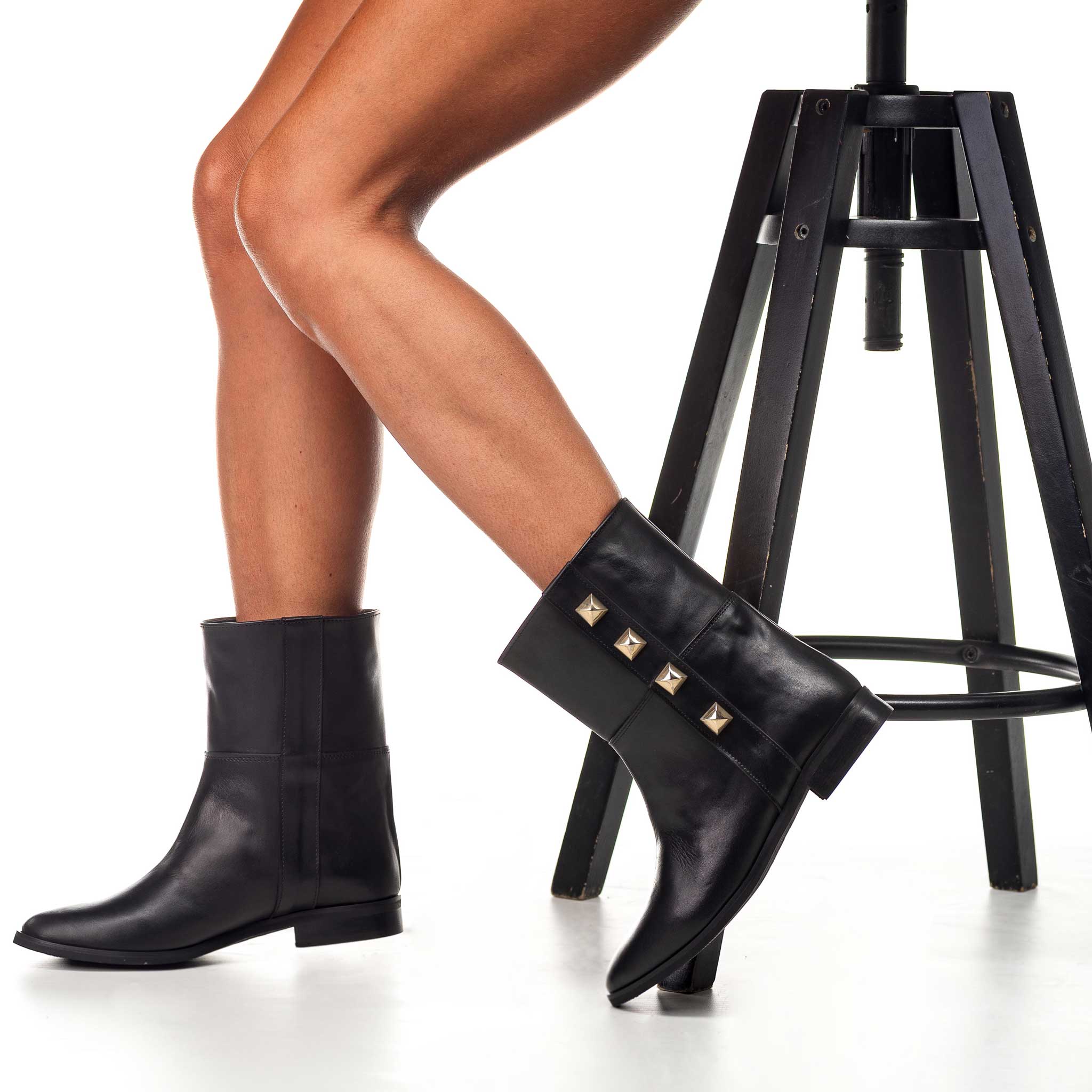 1132 - Tubular ankle boot in genuine leather with golden pyramid buttons