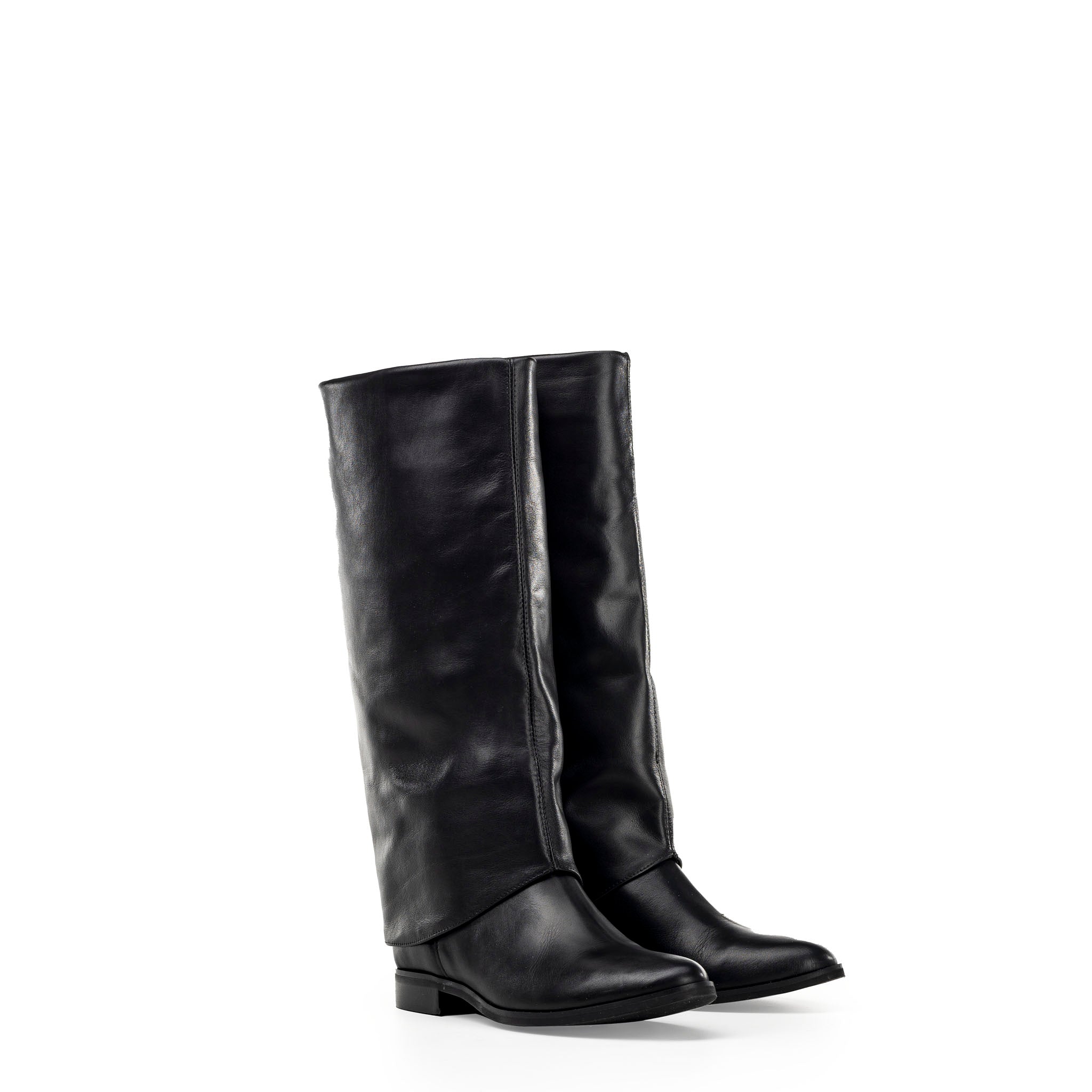 142 - Black genuine leather tubular boot with turn-up