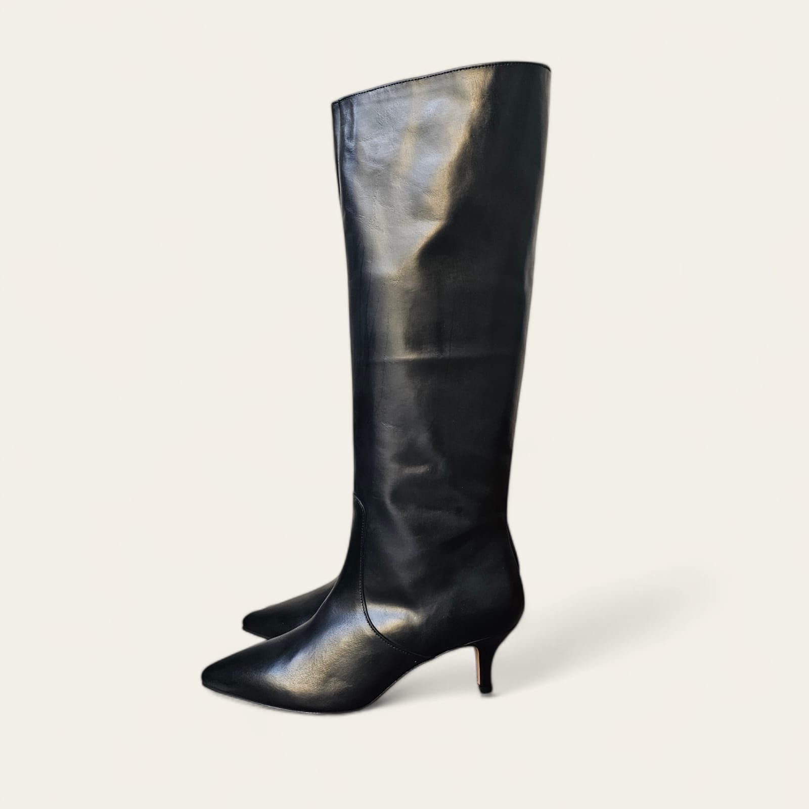 195 - Black Genuine Leather Tubular Boot - 5cm Heel