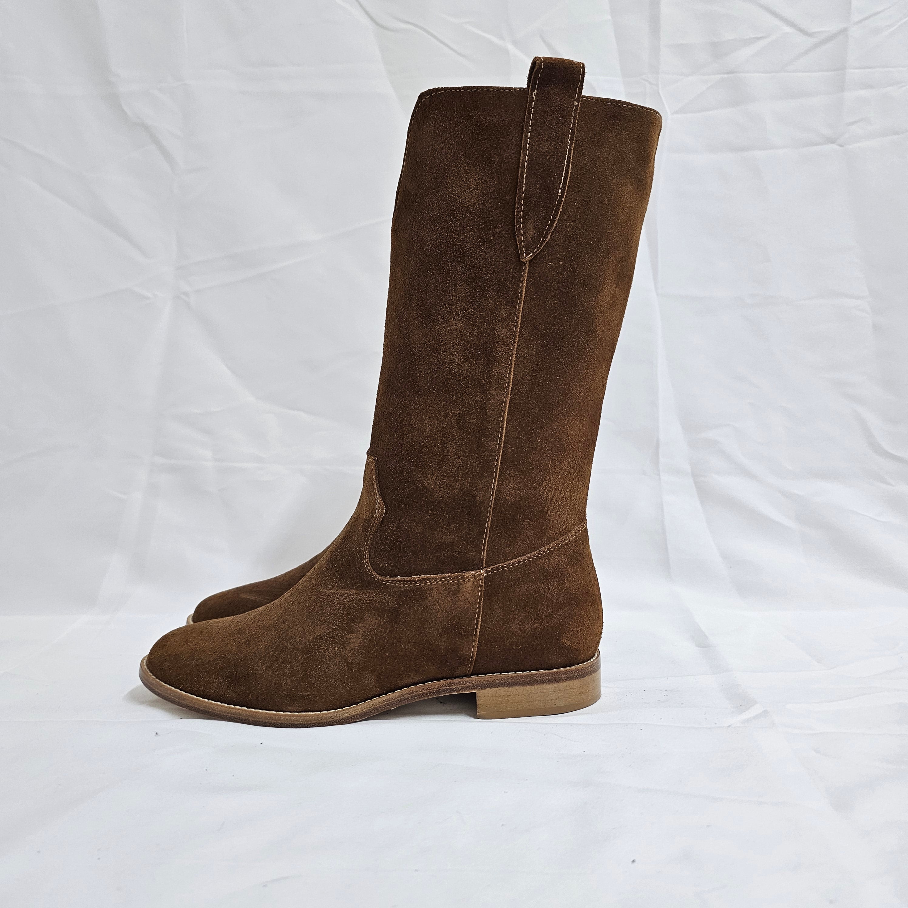 TEXAS - Tubular ankle boot in Camperos mood with front slit in real suede leather and real leather sole