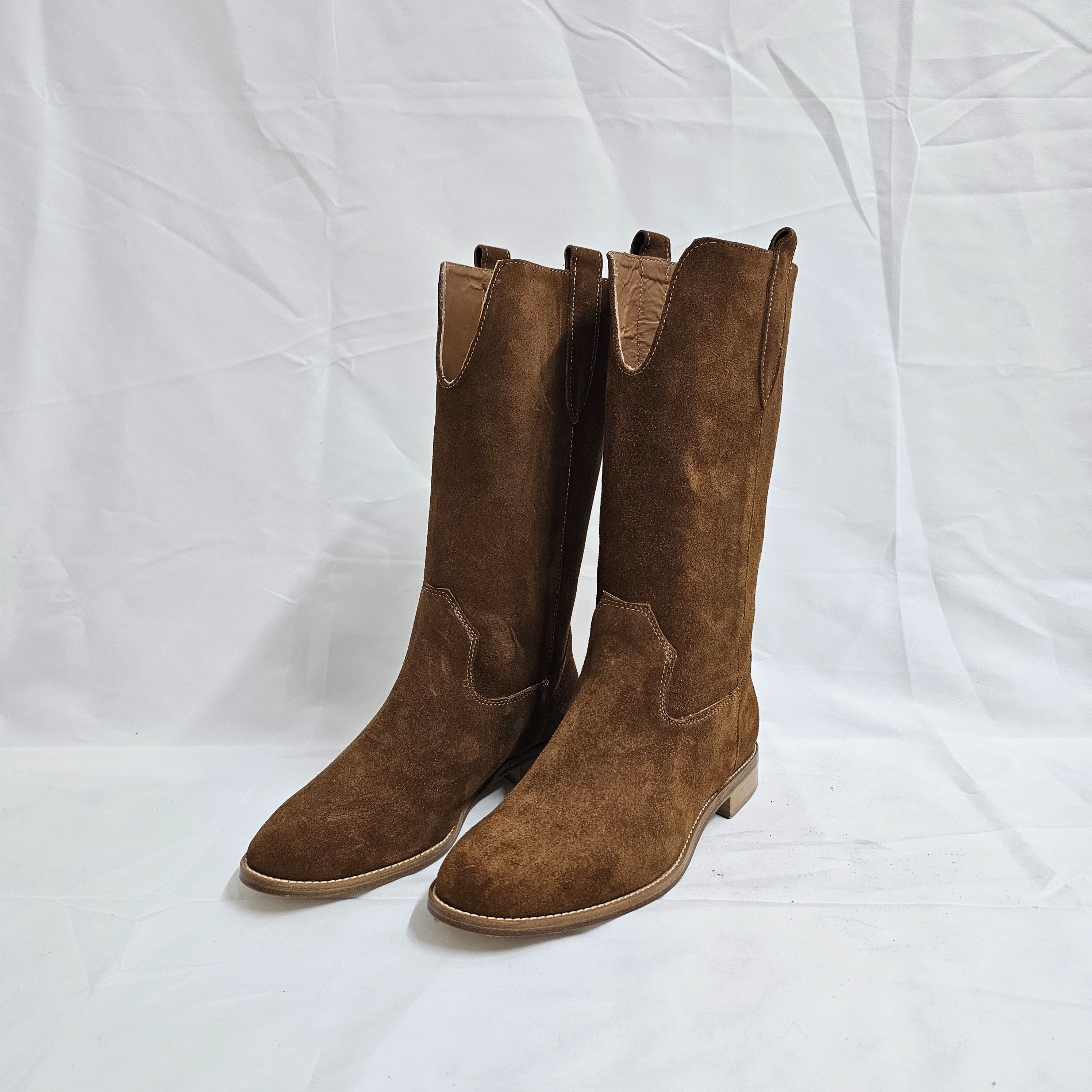 TEXAS - Tubular ankle boot in Camperos mood with front slit in real suede leather and real leather sole