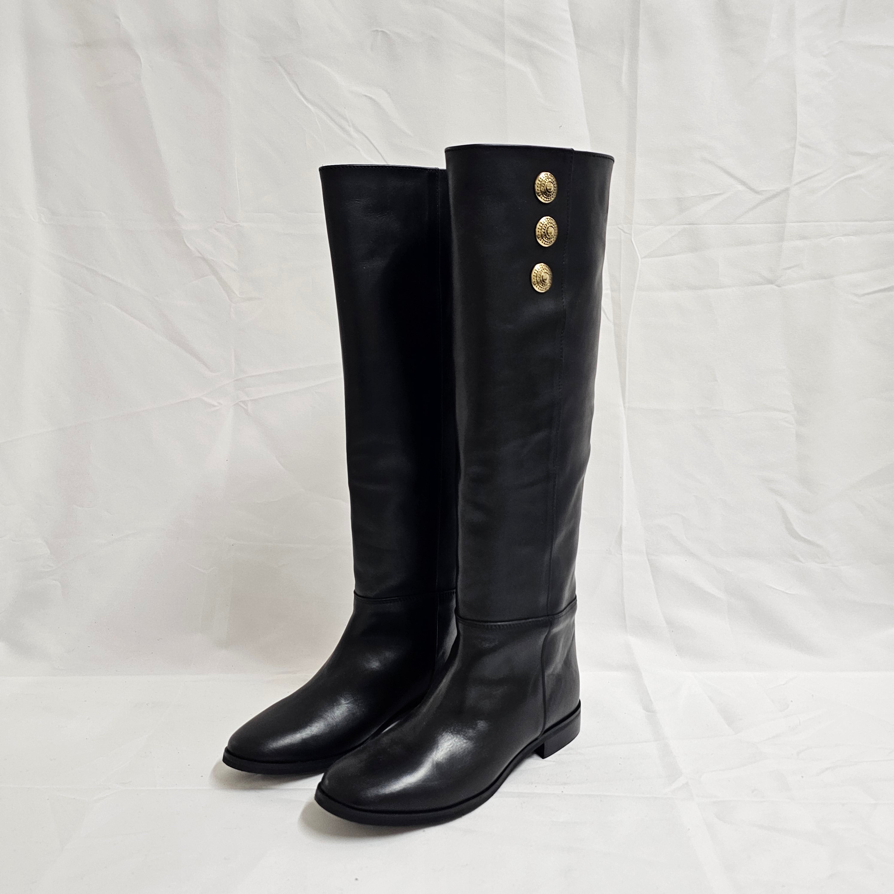 2560_80 - ​​Tubular boot in genuine leather with gold buttons