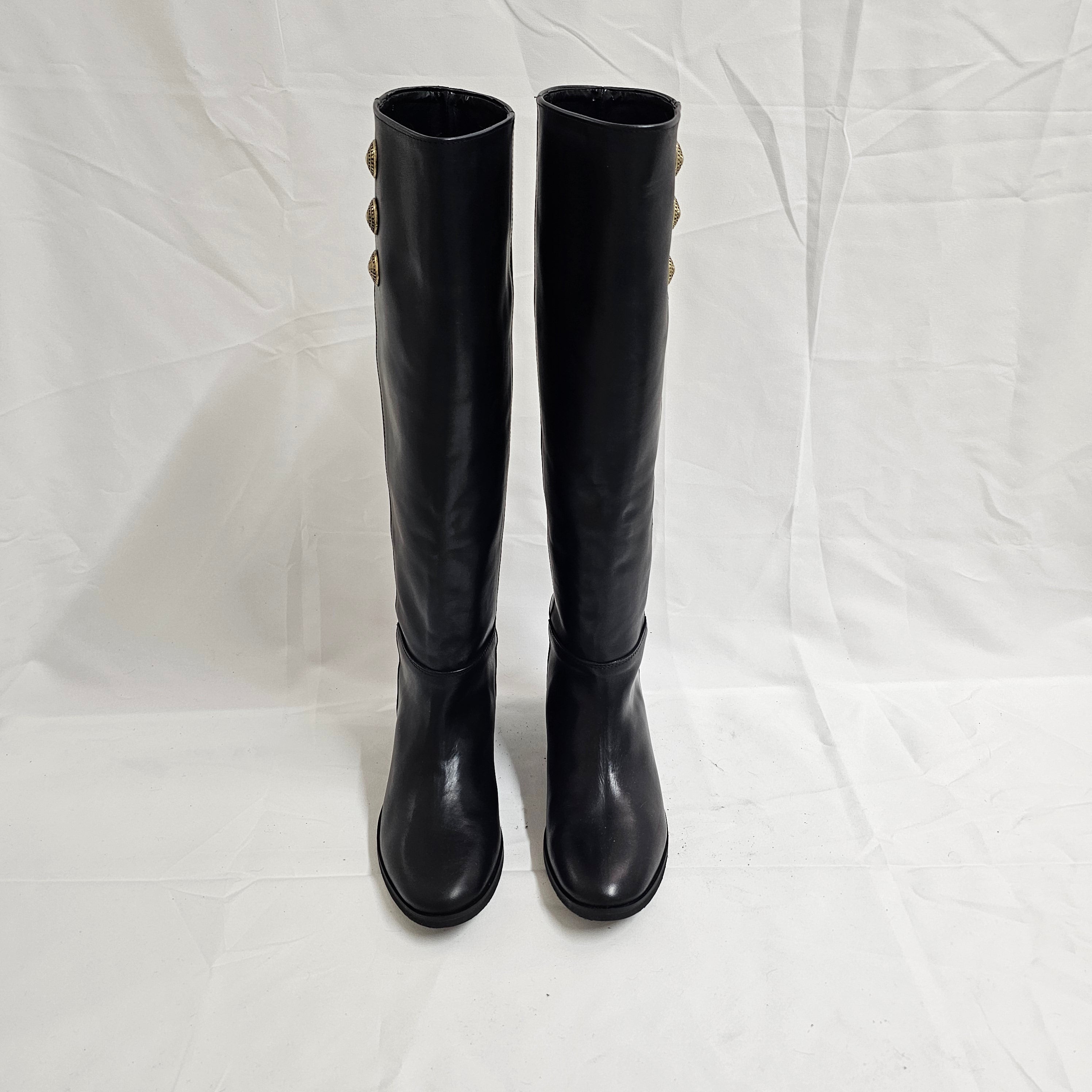 2560_80 - ​​Tubular boot in genuine leather with gold buttons