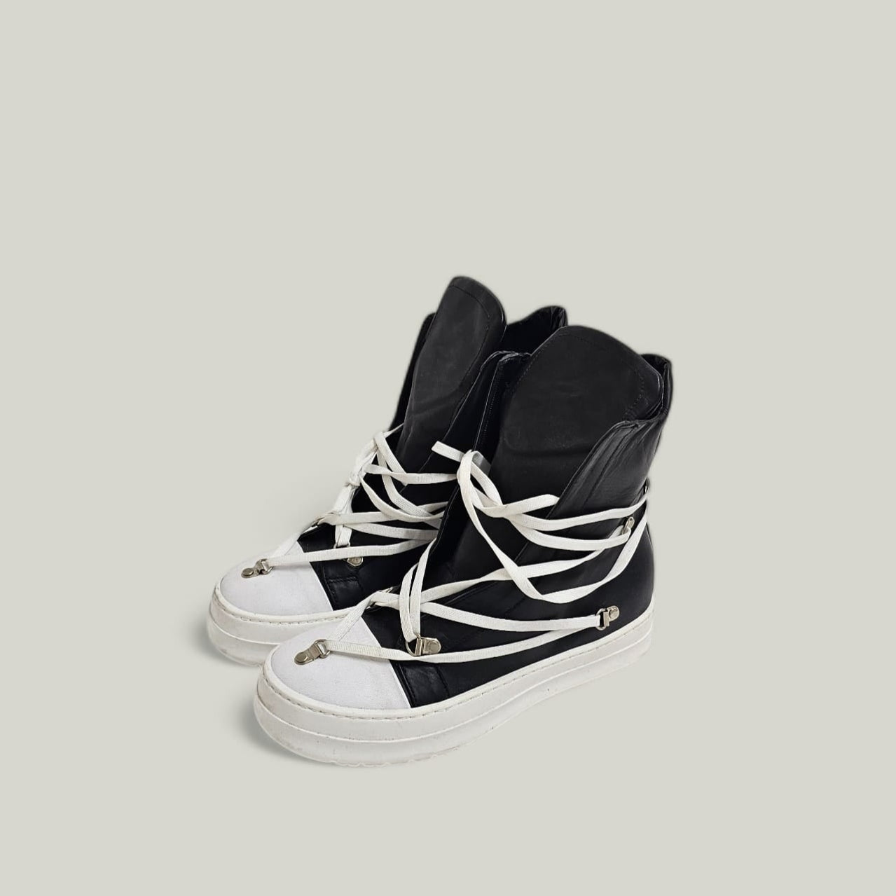 CRAZY_LACES - Genuine Leather Sneakers with Rubber Sole and Braided Laces