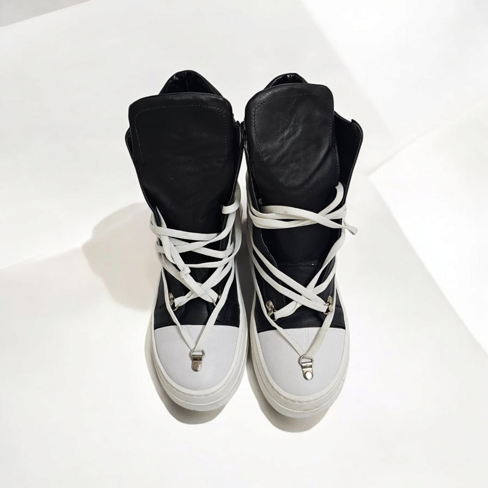 CRAZY_LACES - Genuine Leather Sneakers with Rubber Sole and Braided Laces