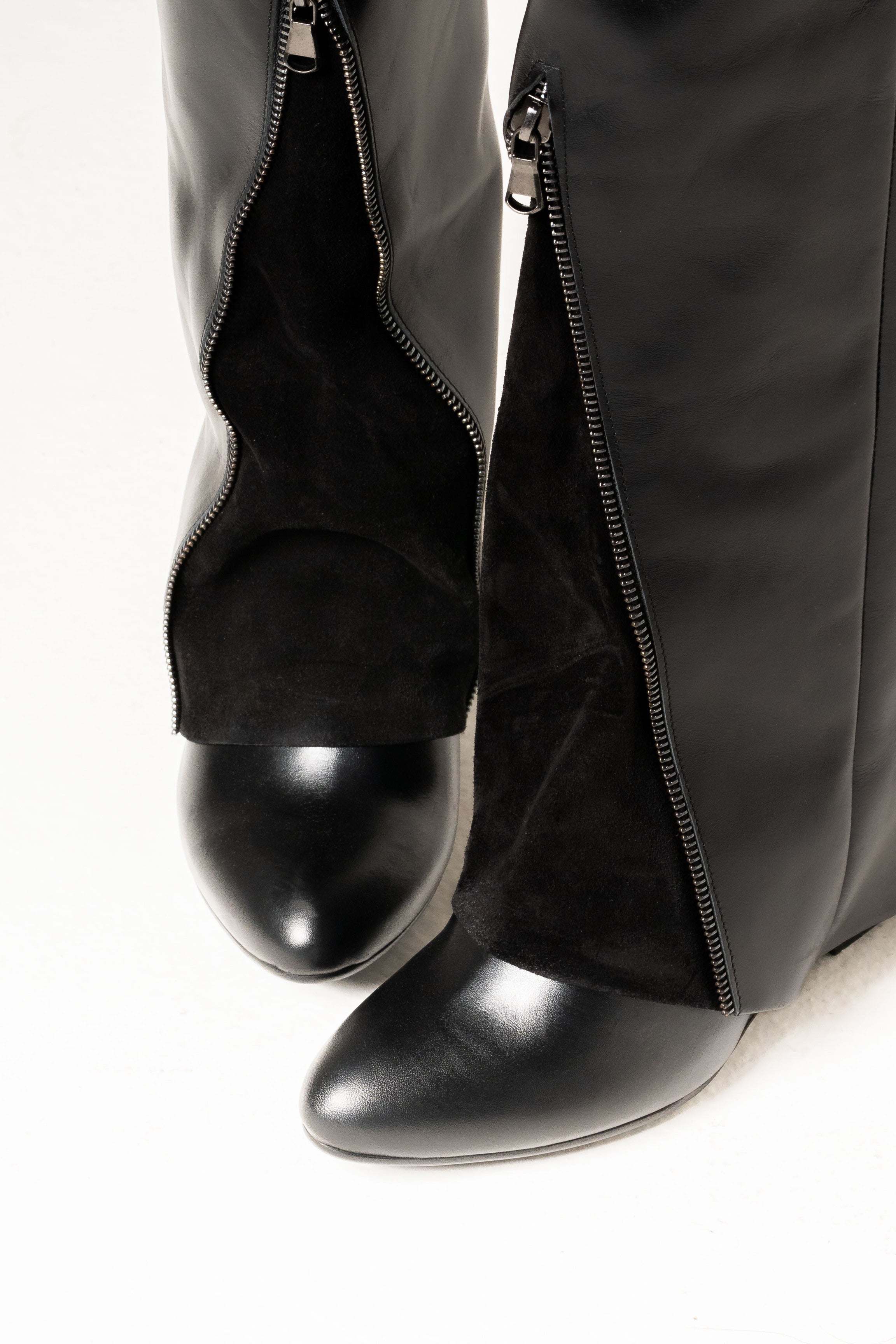 GV60 - Botín tubular en piel auténtica y ante auténtico con tacón/cuña de 7 cm