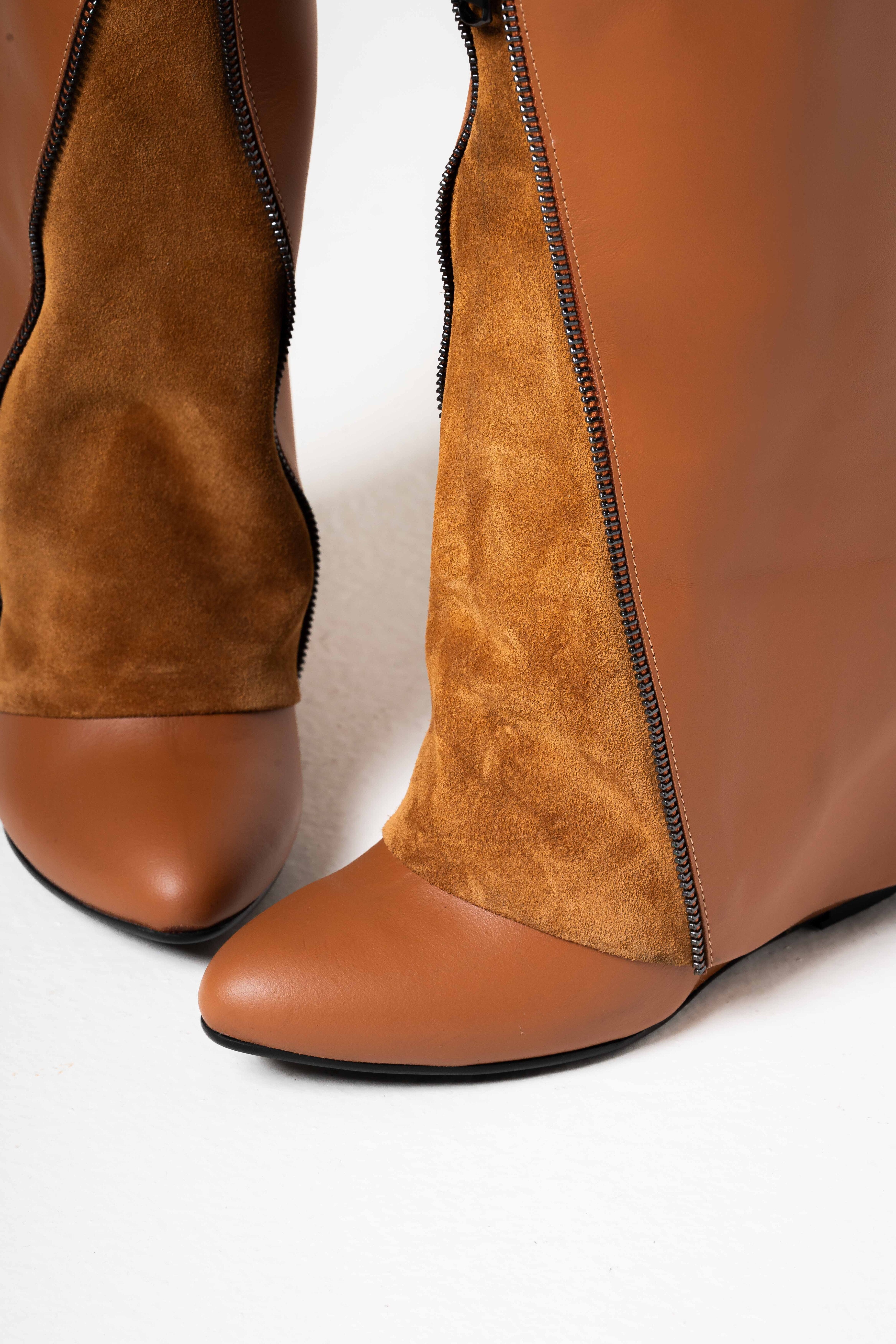 GV60 - Botín tubular en piel auténtica y ante auténtico con tacón/cuña de 7 cm