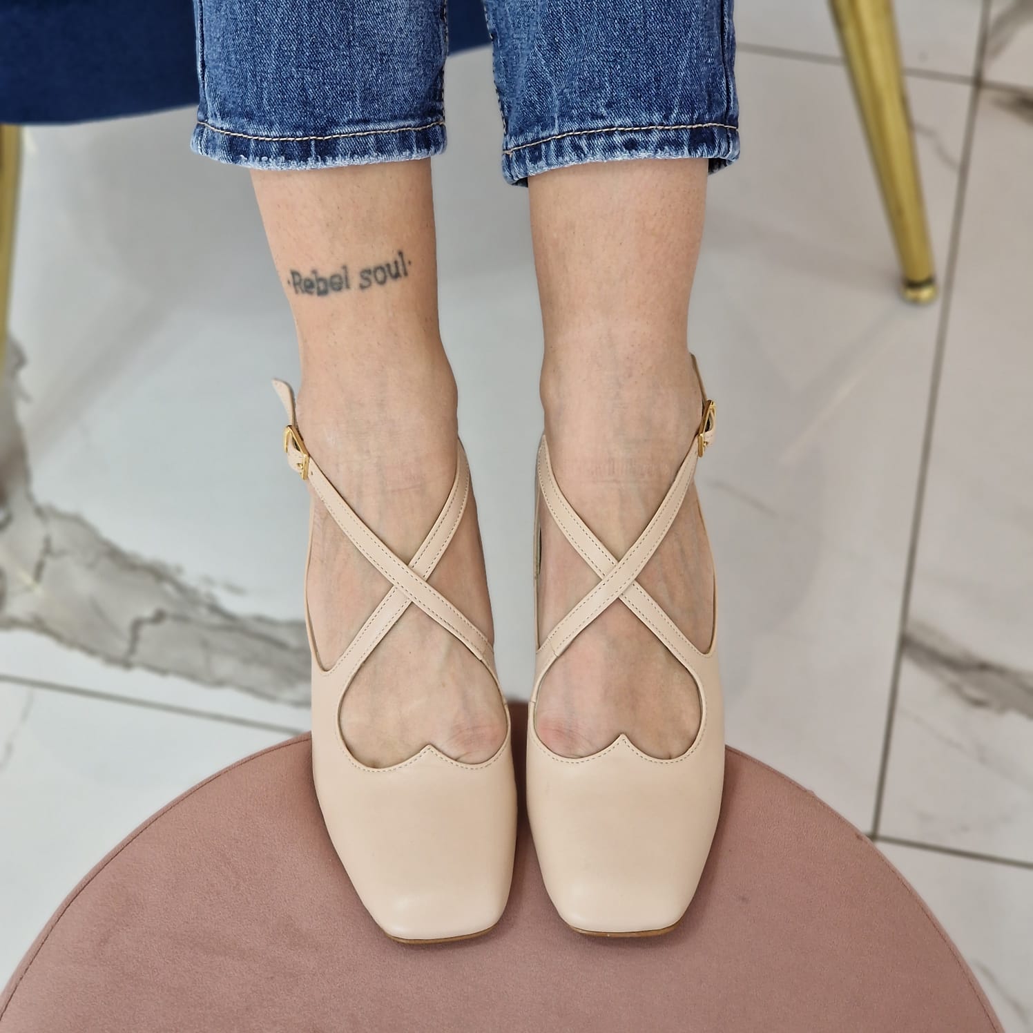 IRINA - Decolleté criss-cross in Pelle Nude con scollo a cuore e cinturini ad incrocio sul collo del piede con punta quadrata