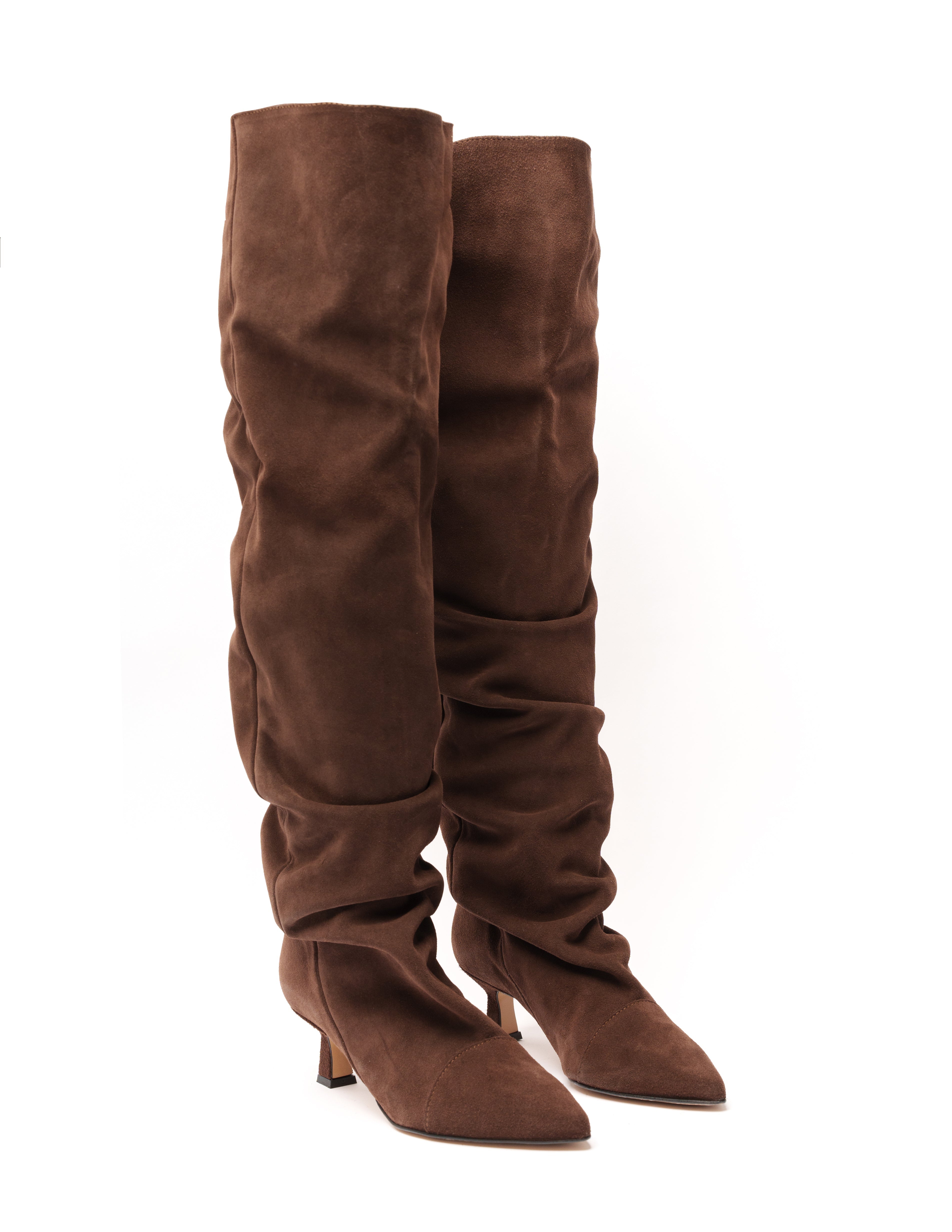 JENNIFER - Knee-high tubular boot in real Chocolate suede with draped effect. 5 cm heel.