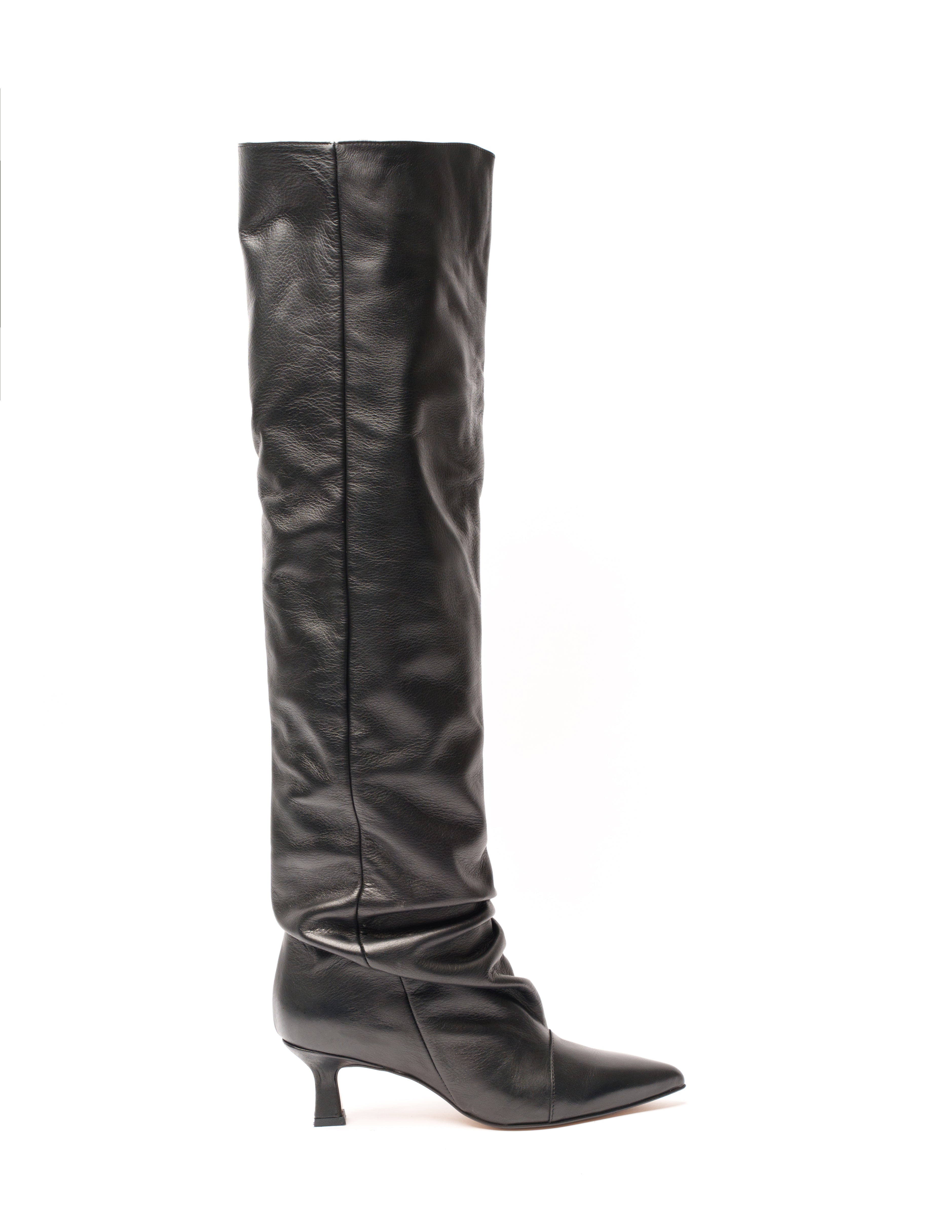 JENNIFER - High knee tubular boot in black genuine leather with draped effect. 5 cm heel.