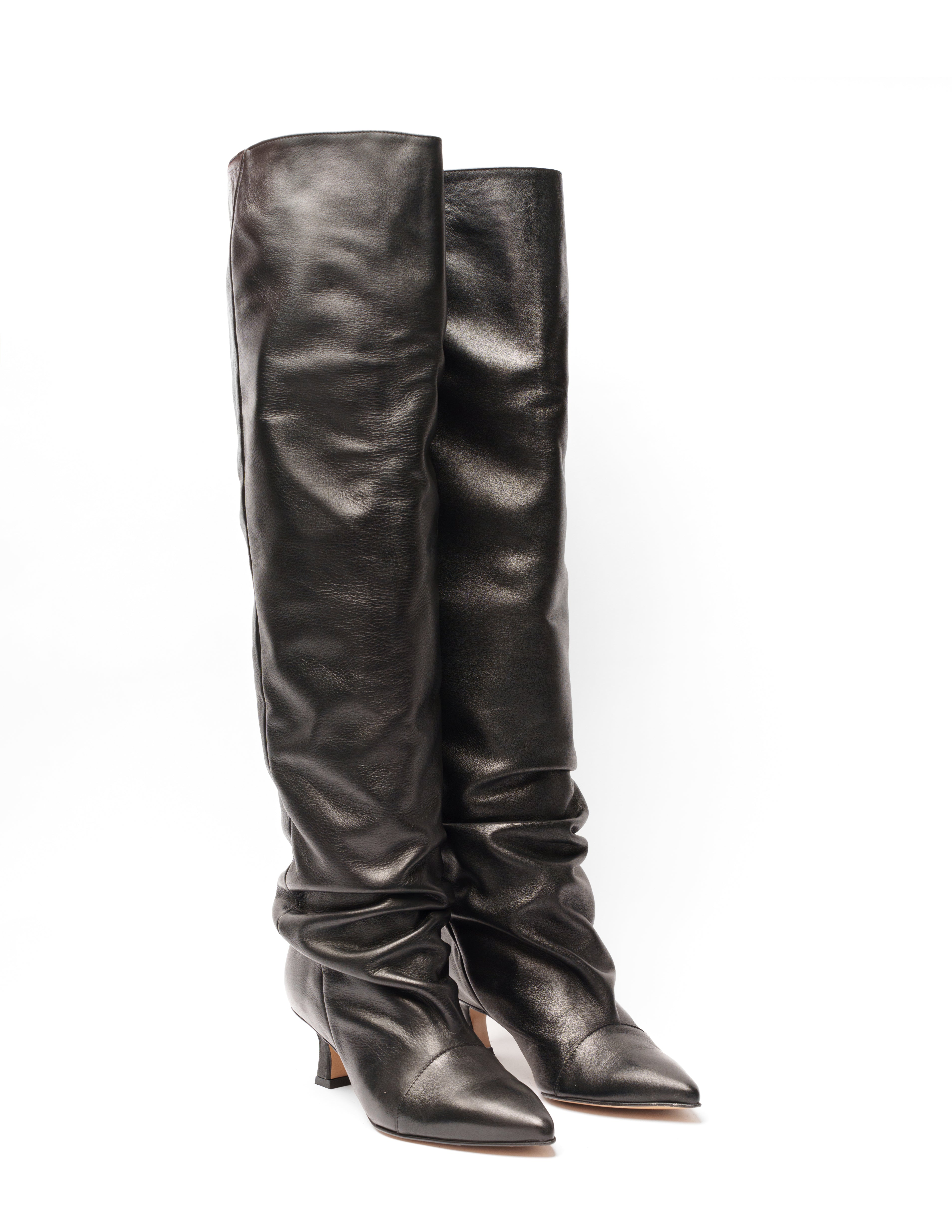 JENNIFER - High knee tubular boot in black genuine leather with draped effect. 5 cm heel.