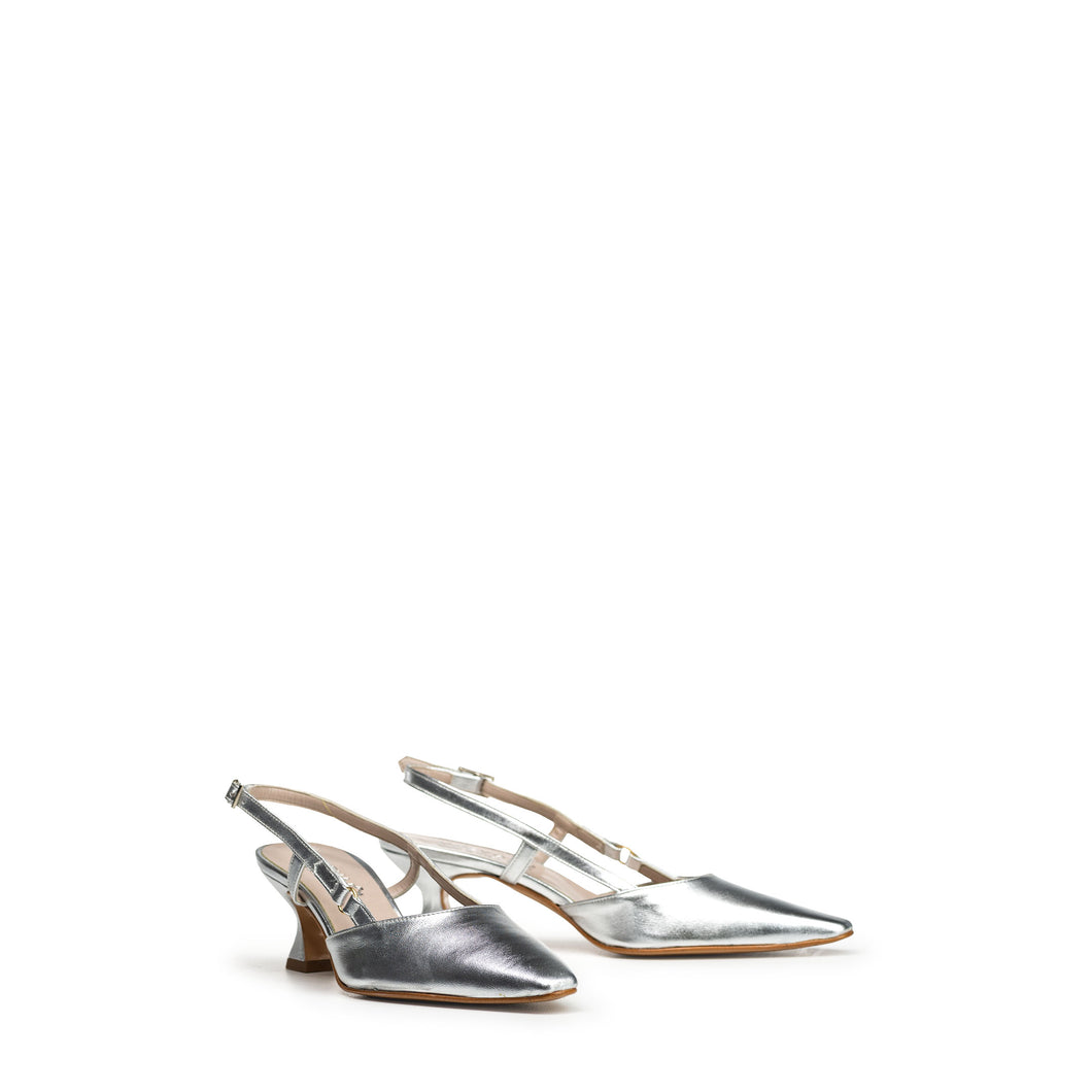 KAROL - Decolleté Slingback a punta in Vera Pelle Laminato Argento con tacco 5 Cm