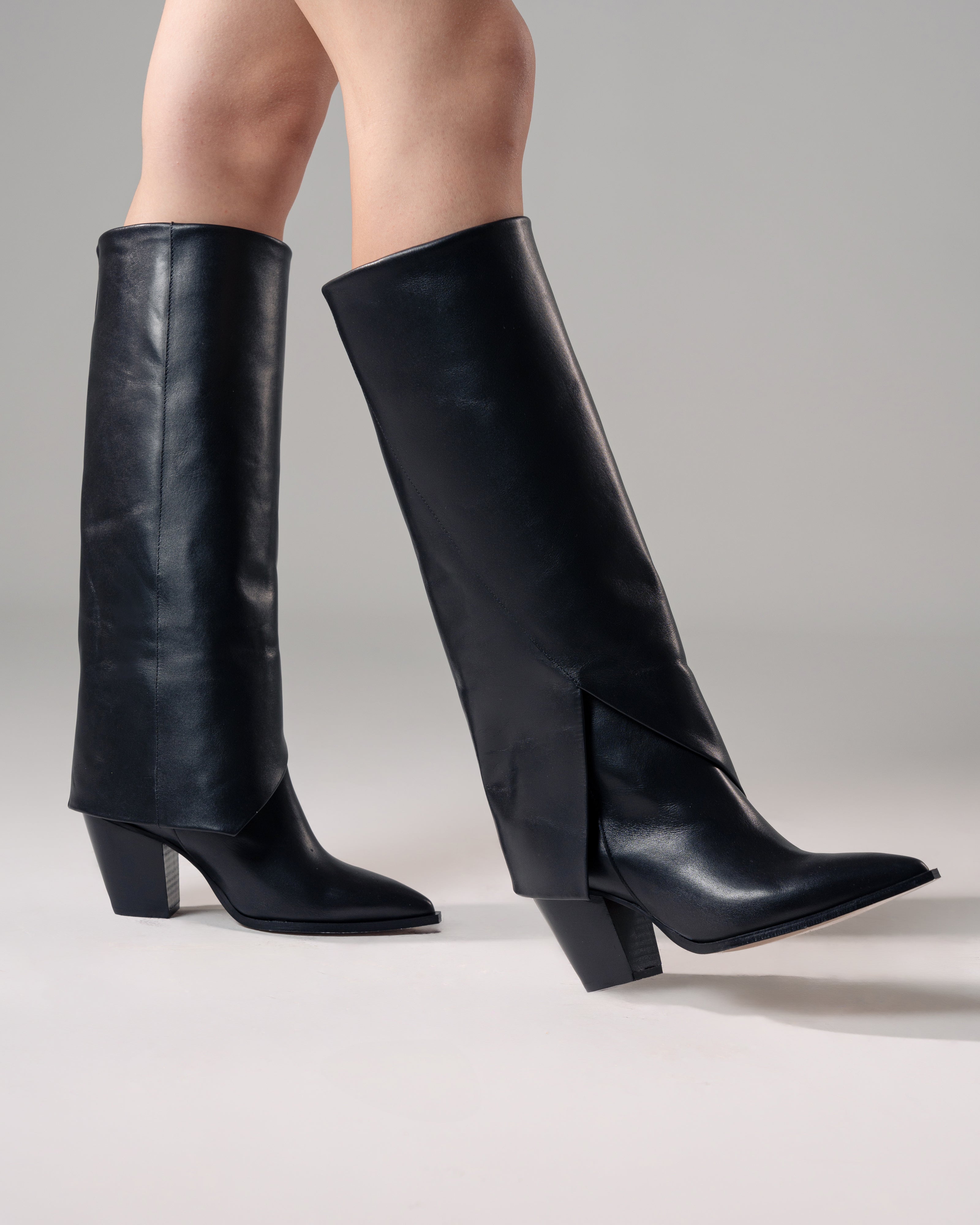 KATHERINE - Camperos mood tubular boot below the knee in genuine black leather with asymmetric cut and 7 cm heel