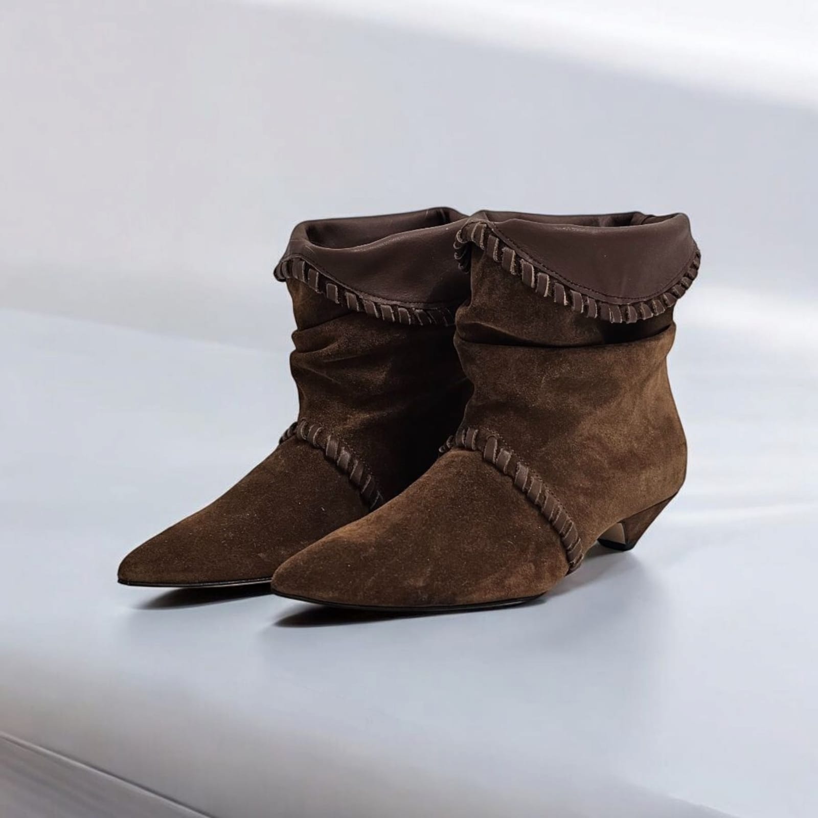 GIVI_FRANGE - Tubular ankle boot in real suede with fringes - 9 cm heel