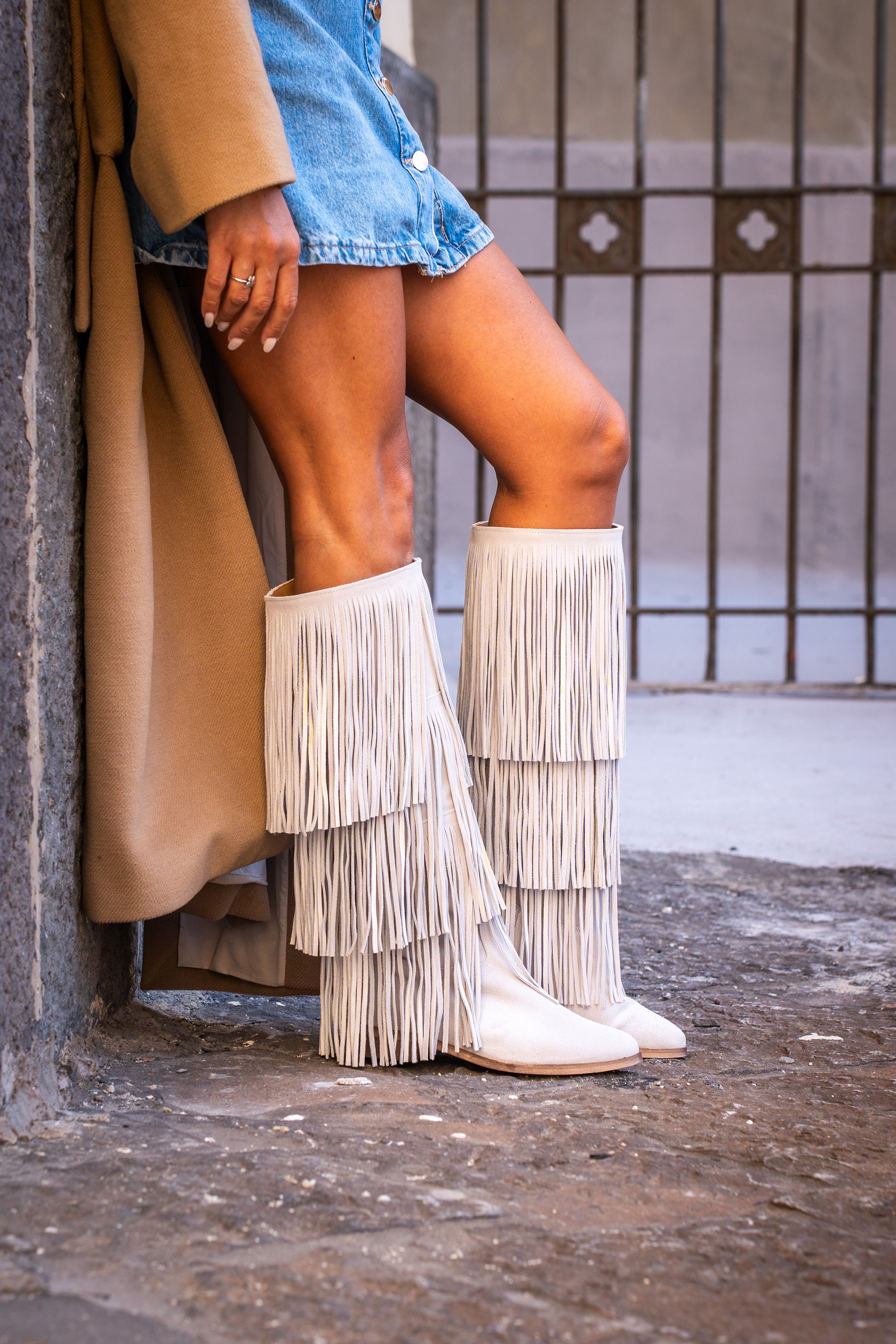 1125_INDIAN - Tubular boot in real suede leather with fringes and Indian mood buttons