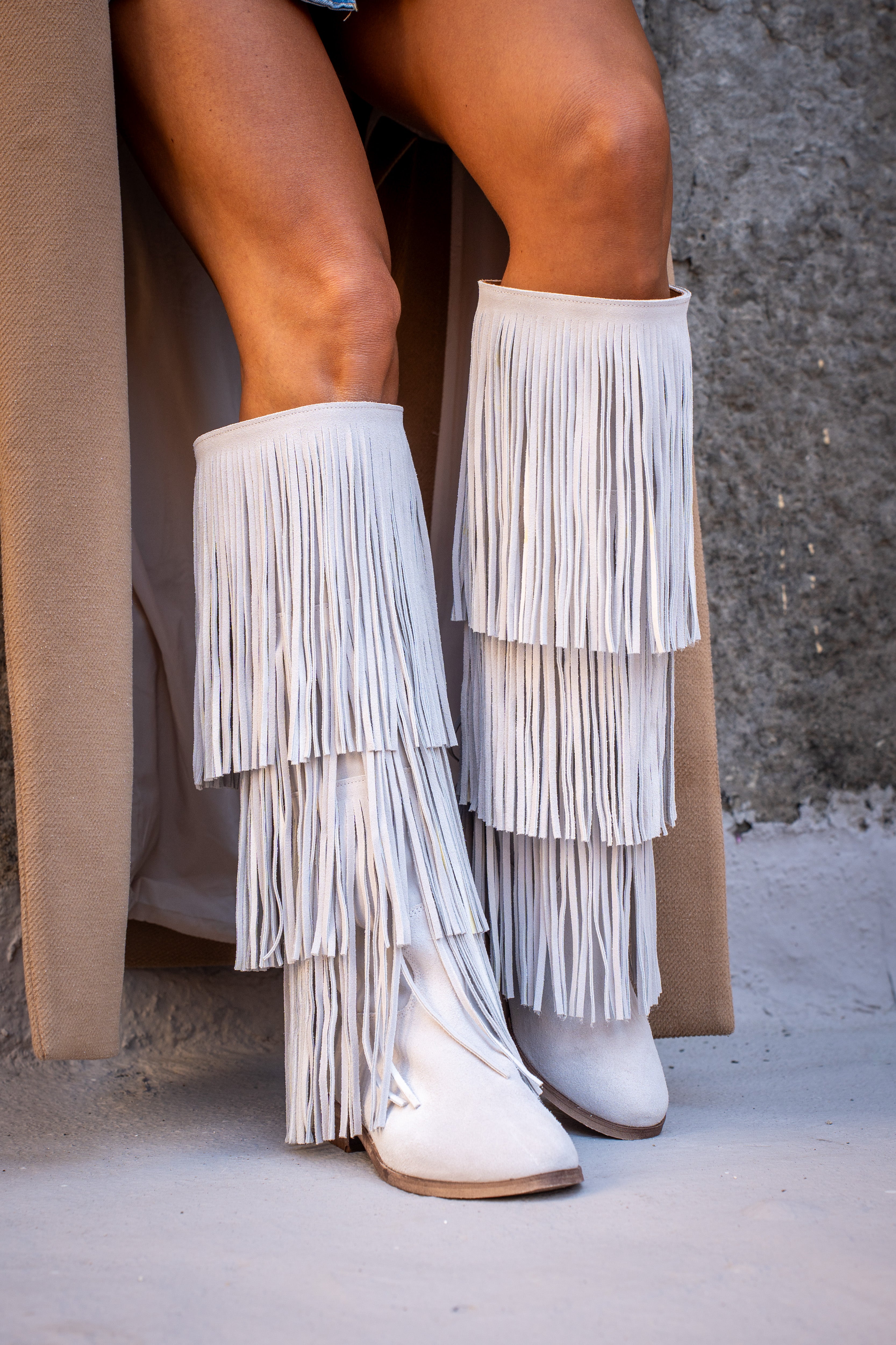 1125_INDIAN - Tubular boot in real suede leather with fringes and Indian mood buttons