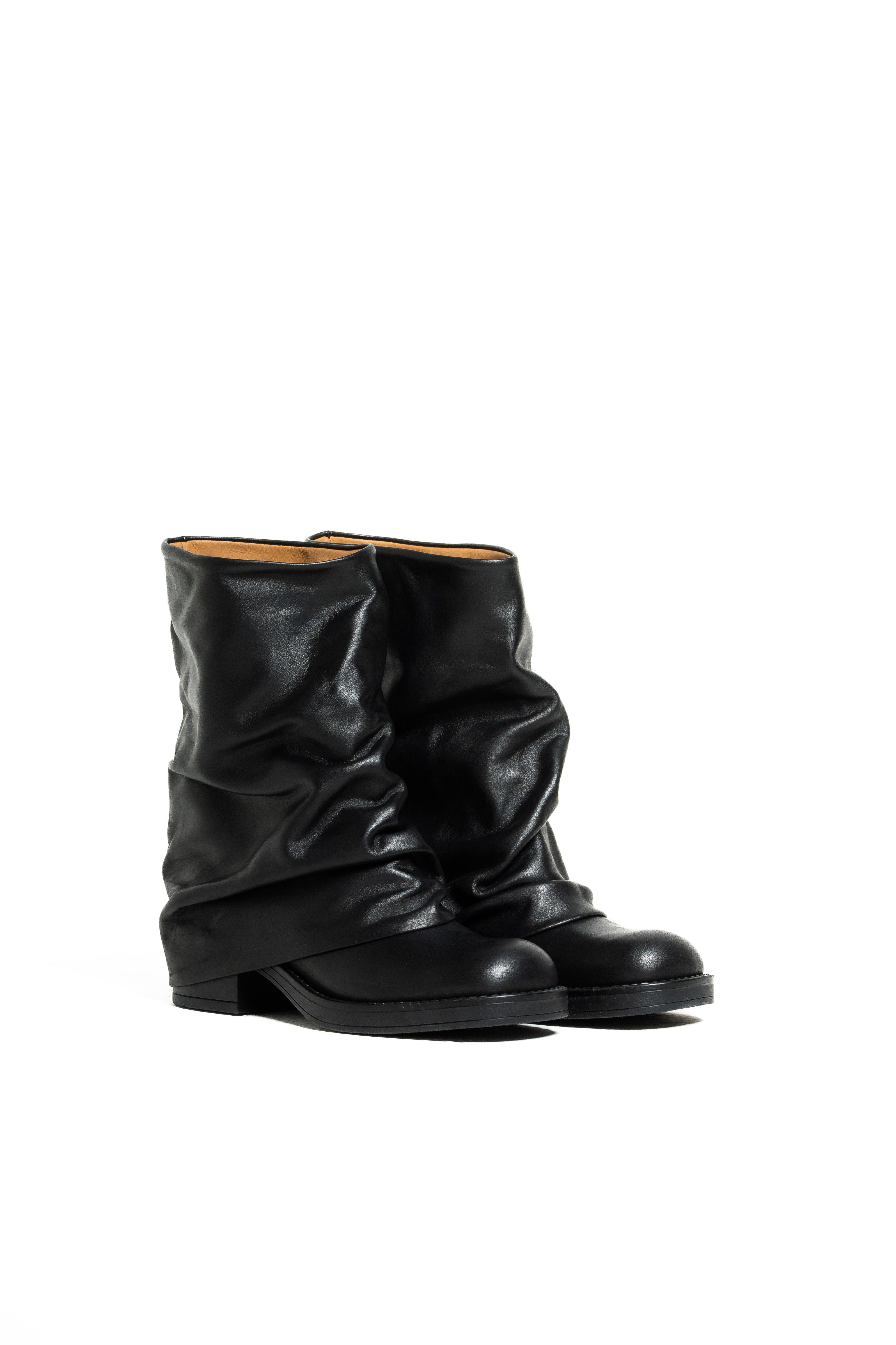 V7 - Bota tubular mood Biker Amphibian en auténtica piel negra con suela de goma y hebillas