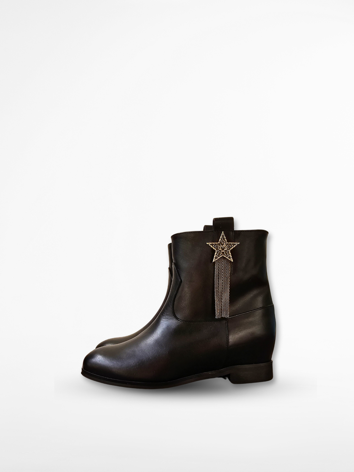 R10 - Genuine Leather tubular ankle boot with internal rise and burnished accessory