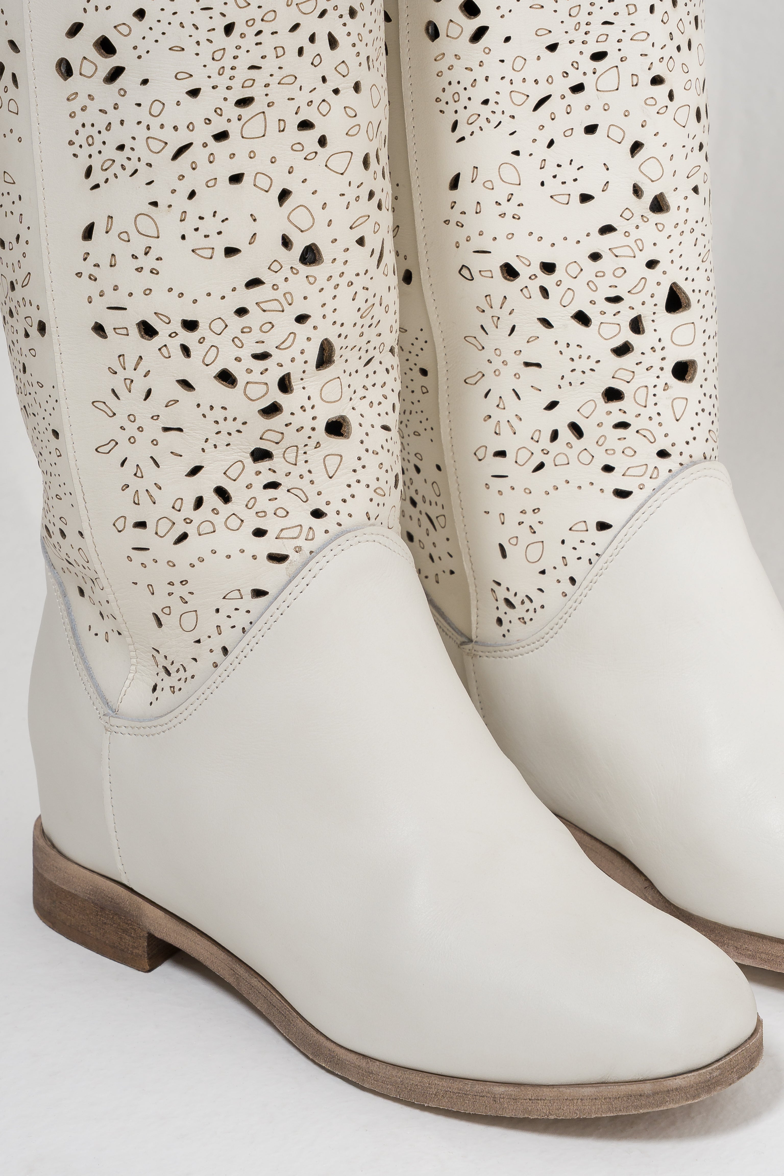 R1205_FLOWER - Knee-high tubular boot in perforated genuine leather with internal lift