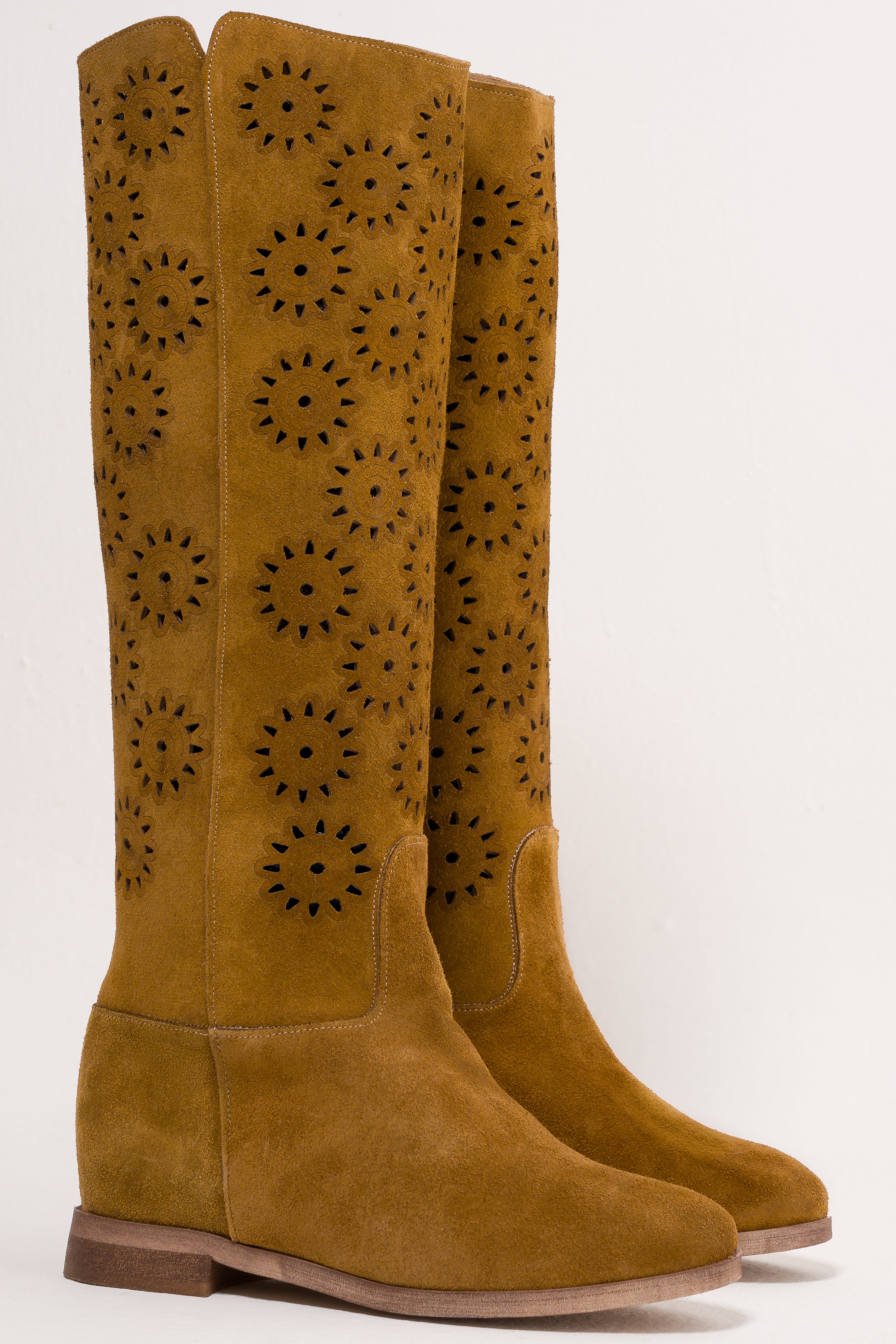 R40_SUN - Tubular boot in real suede and perforated leather with internal lift