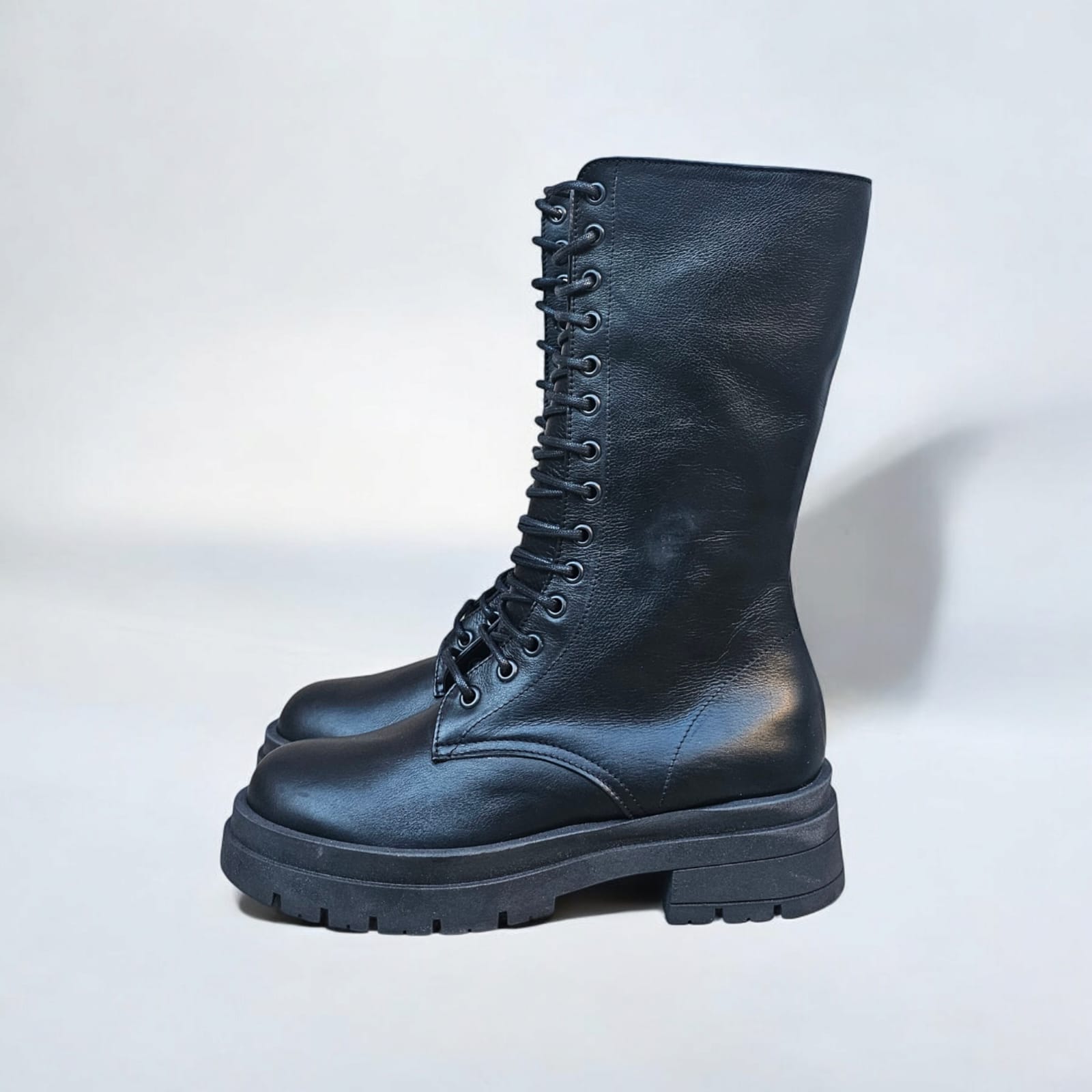 RUBBER - Bota con Cordones en Piel Genuina con Cremallera - Suela de Goma