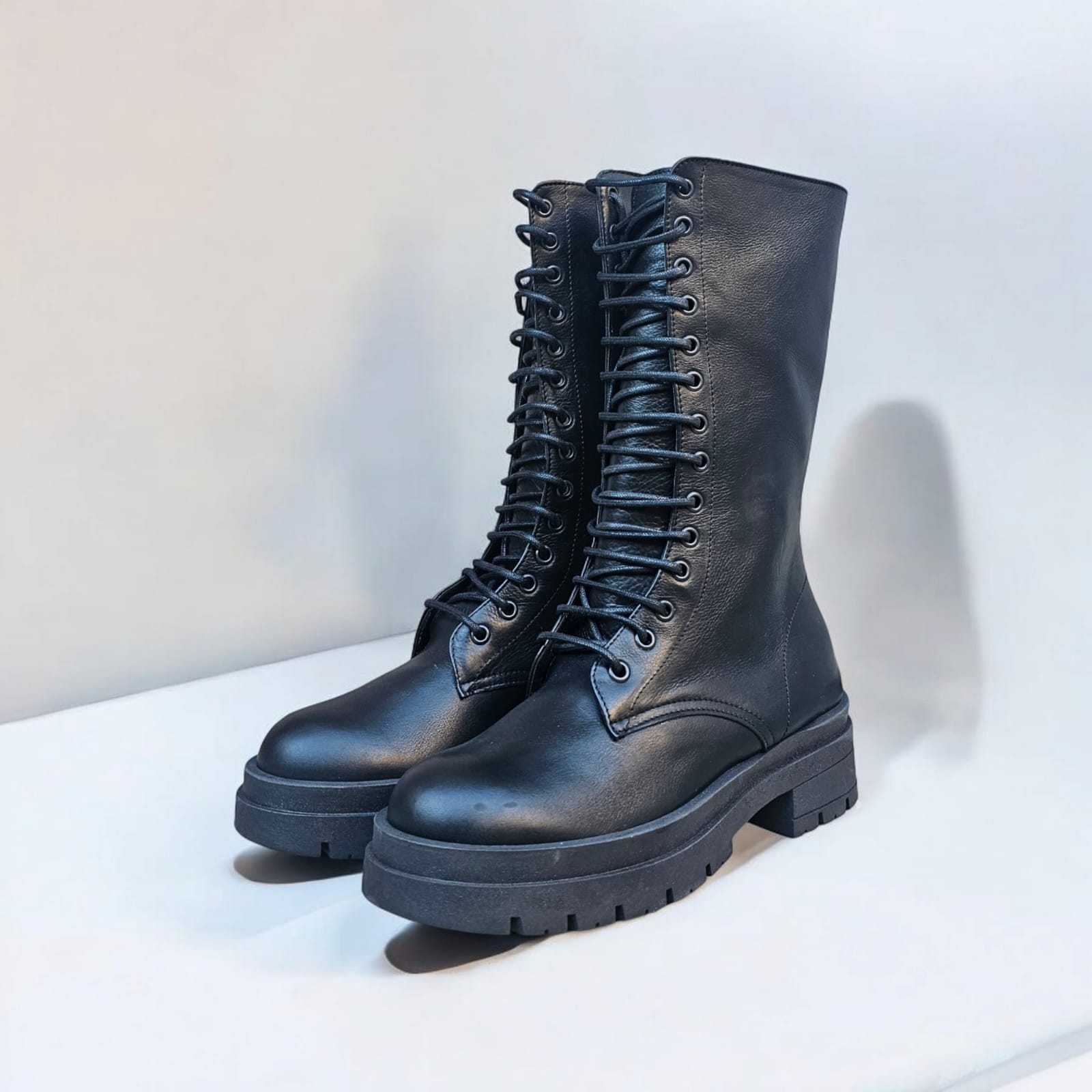 RUBBER - Bota con Cordones en Piel Genuina con Cremallera - Suela de Goma