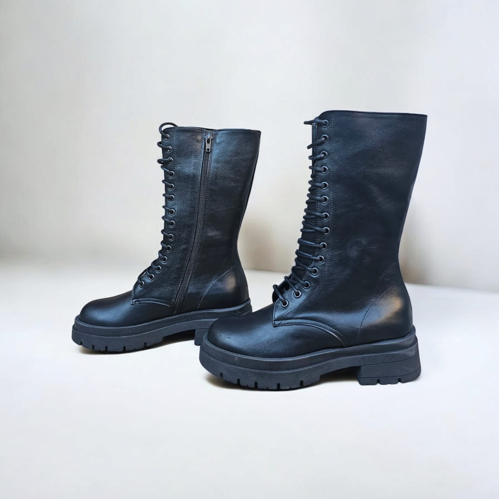 1130 - Black genuine leather tubular boot with side stripe