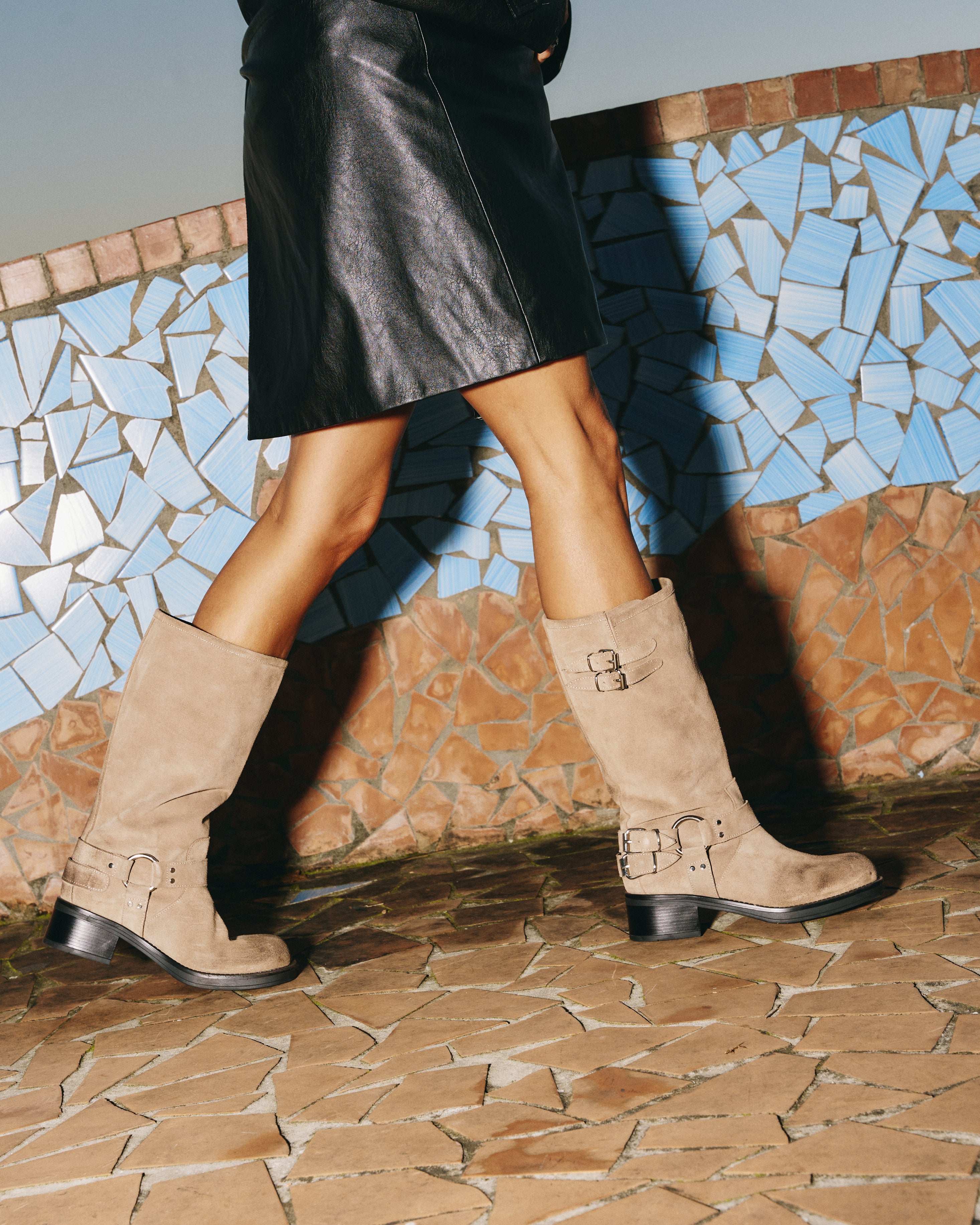 V7 - Tubular Boot Mood Biker Amphibian in Brown Suede with Rubber Sole and Buckles