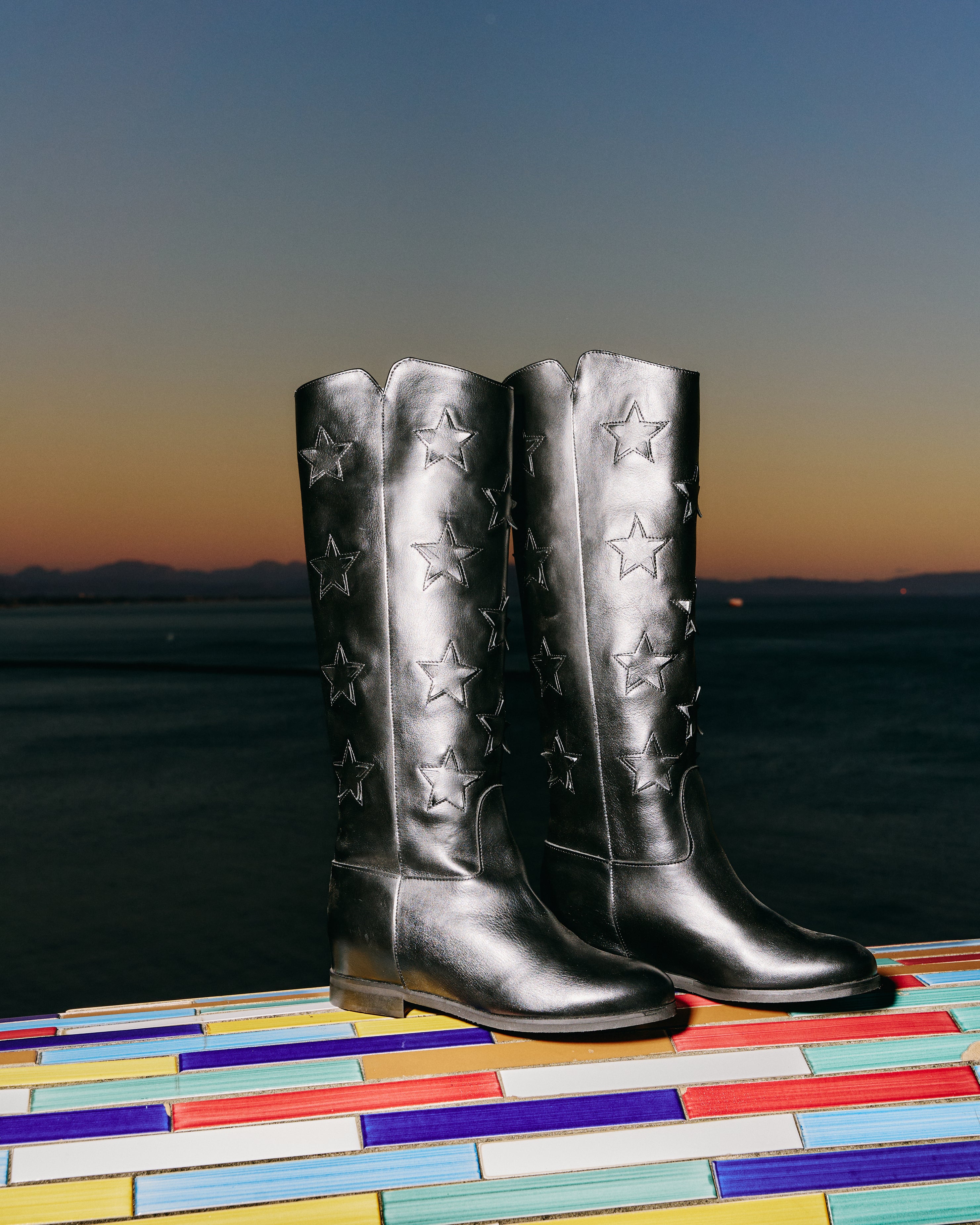 R30 STARS - Stivale tubolare in Pelle Nera con stelle e rialzo interno