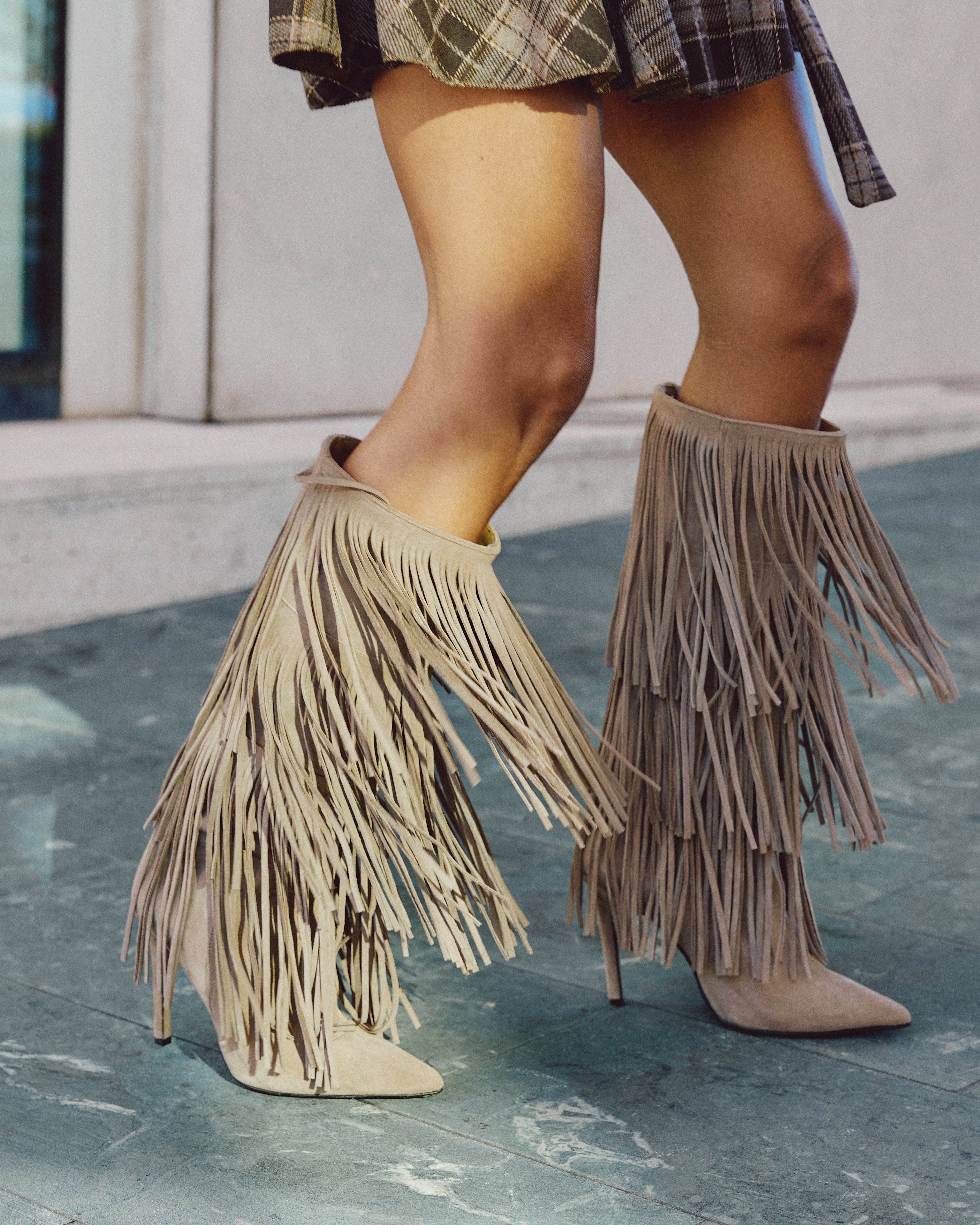 SCARLETT - Stivale Tubolare Sotto al Ginocchio Con Frange in Vero Camoscio Nero - Tacco Stiletto 10,5 Cm