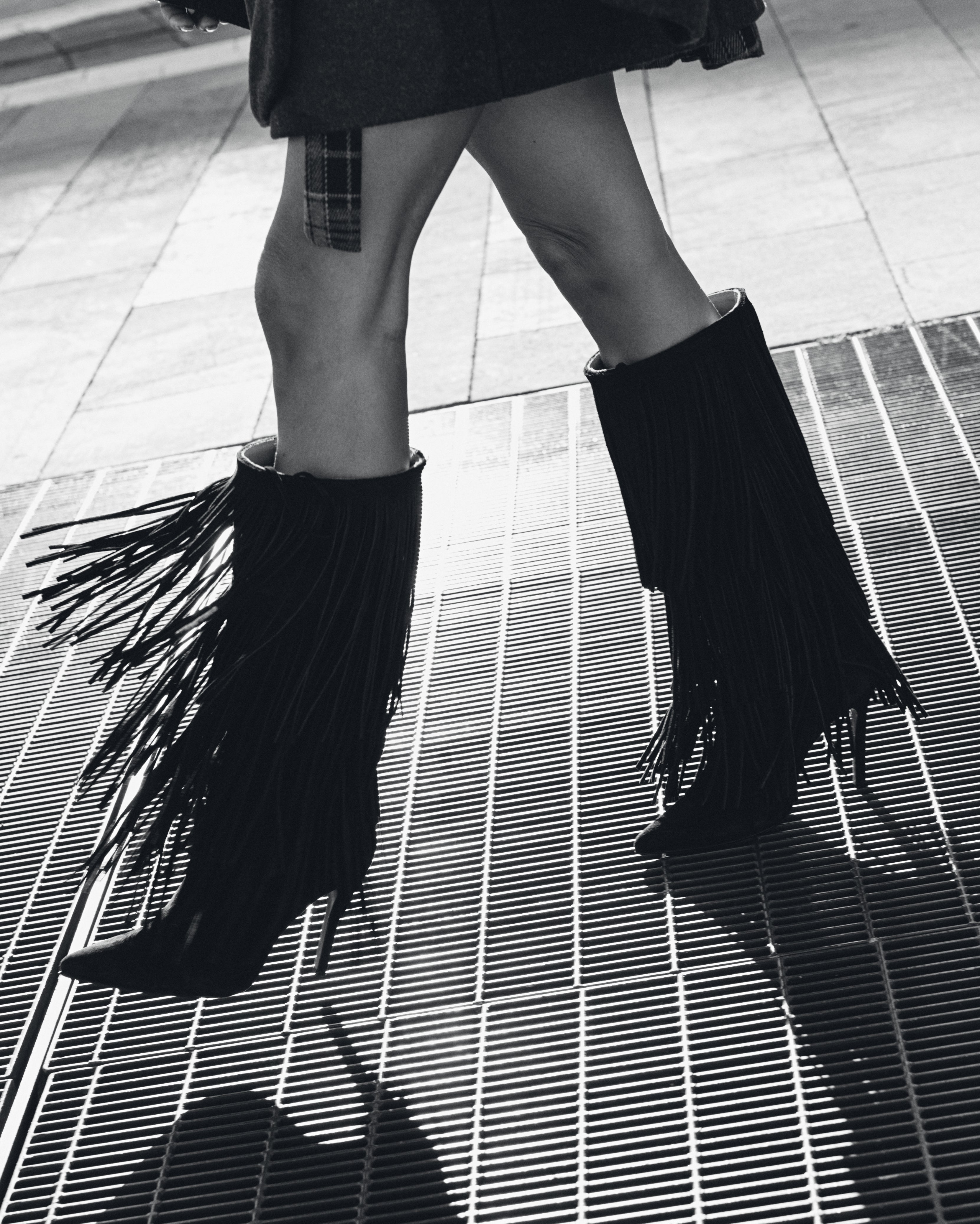 SCARLETT - Stivale Tubolare Sotto al Ginocchio Con Frange in Vero Camoscio Nero - Tacco Stiletto 10,5 Cm