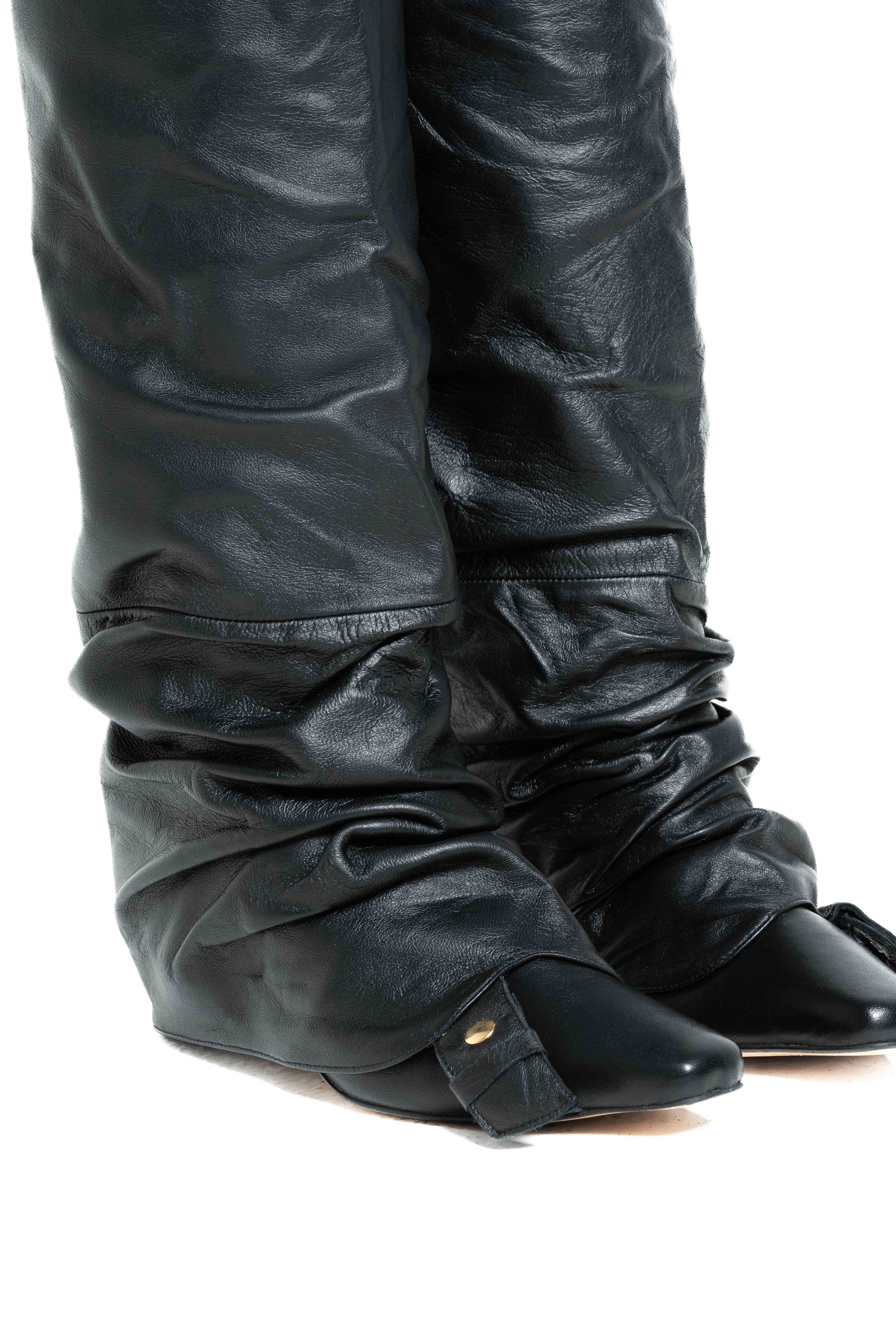 SIENNA - Stivali Cuissard  in Pelle Nera Effetto Stropicciato - Tacco Roghetto 5 Cm