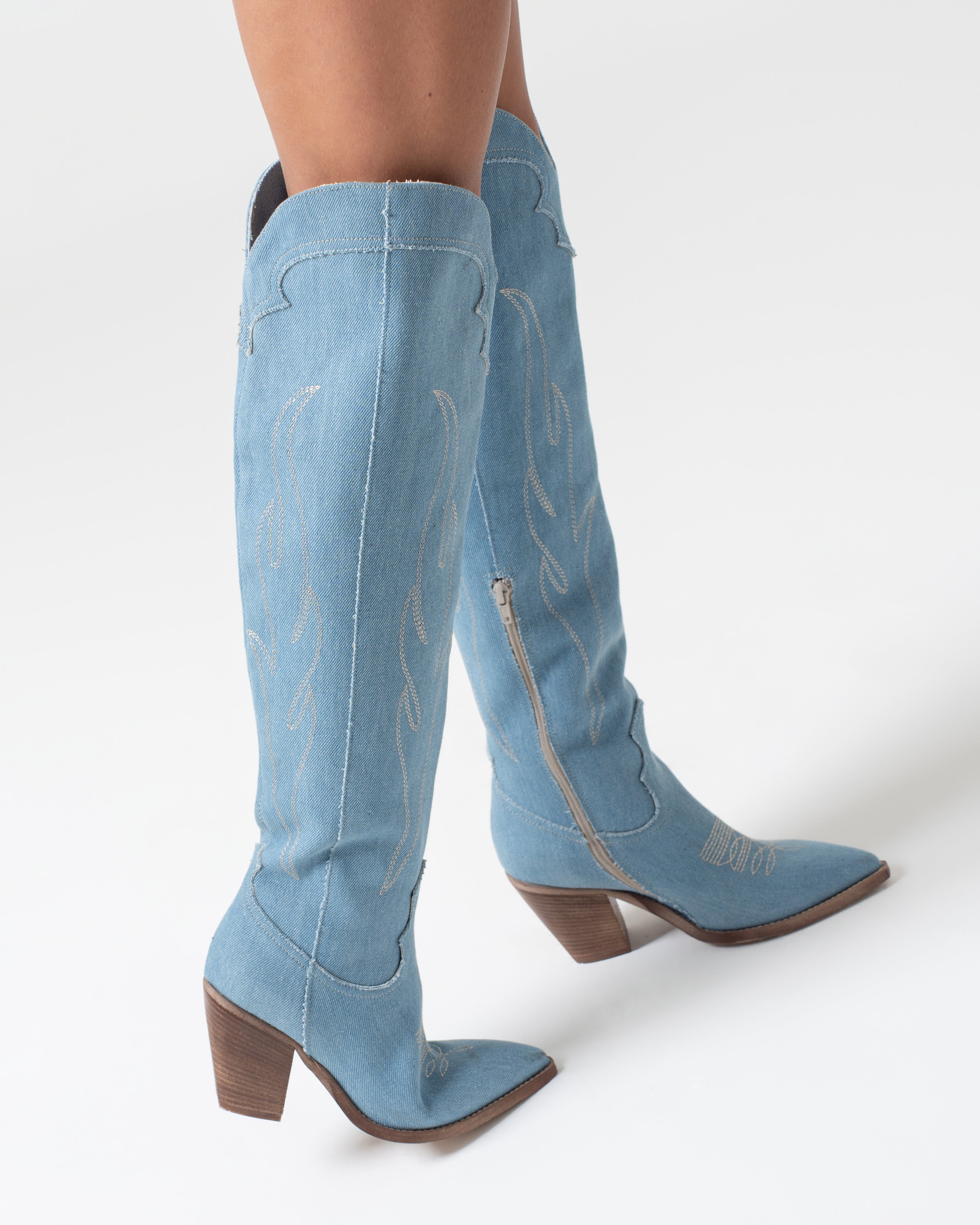 SOUND_TOP_FLAME - Stivale tubolare Camperos sopra al ginocchio in Tessuto Denim Light Blue con Ricami e Tacco 7 Cm